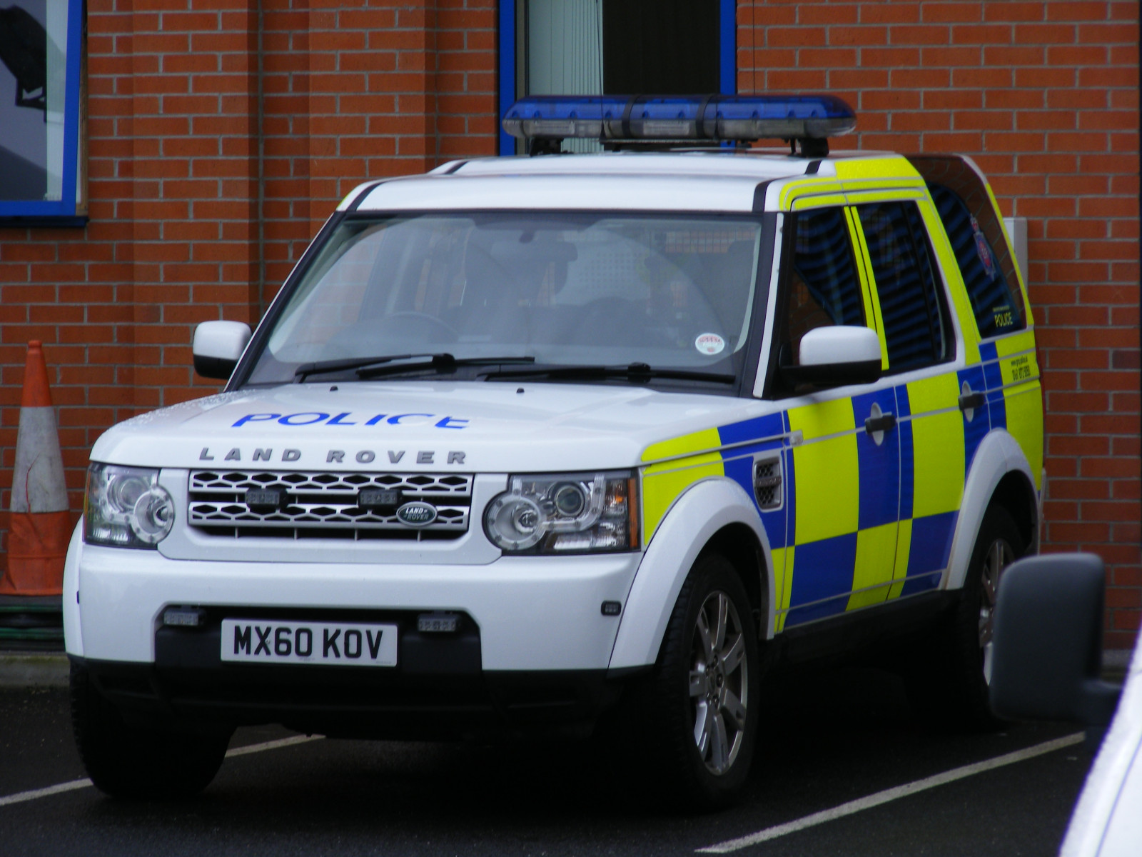 motorové vozidlo, auto, vozidlo, policie, sportovní užitkové vozidlo, doprava, automobilového designu, silnice, transit police, policejní auto, automobilový exteriér, profese, nouzový, vymáhání práva, ulice, Range Rover, Land Rover Freelander, mini sportovní užitkové vozidlo, státní poznávací značka
