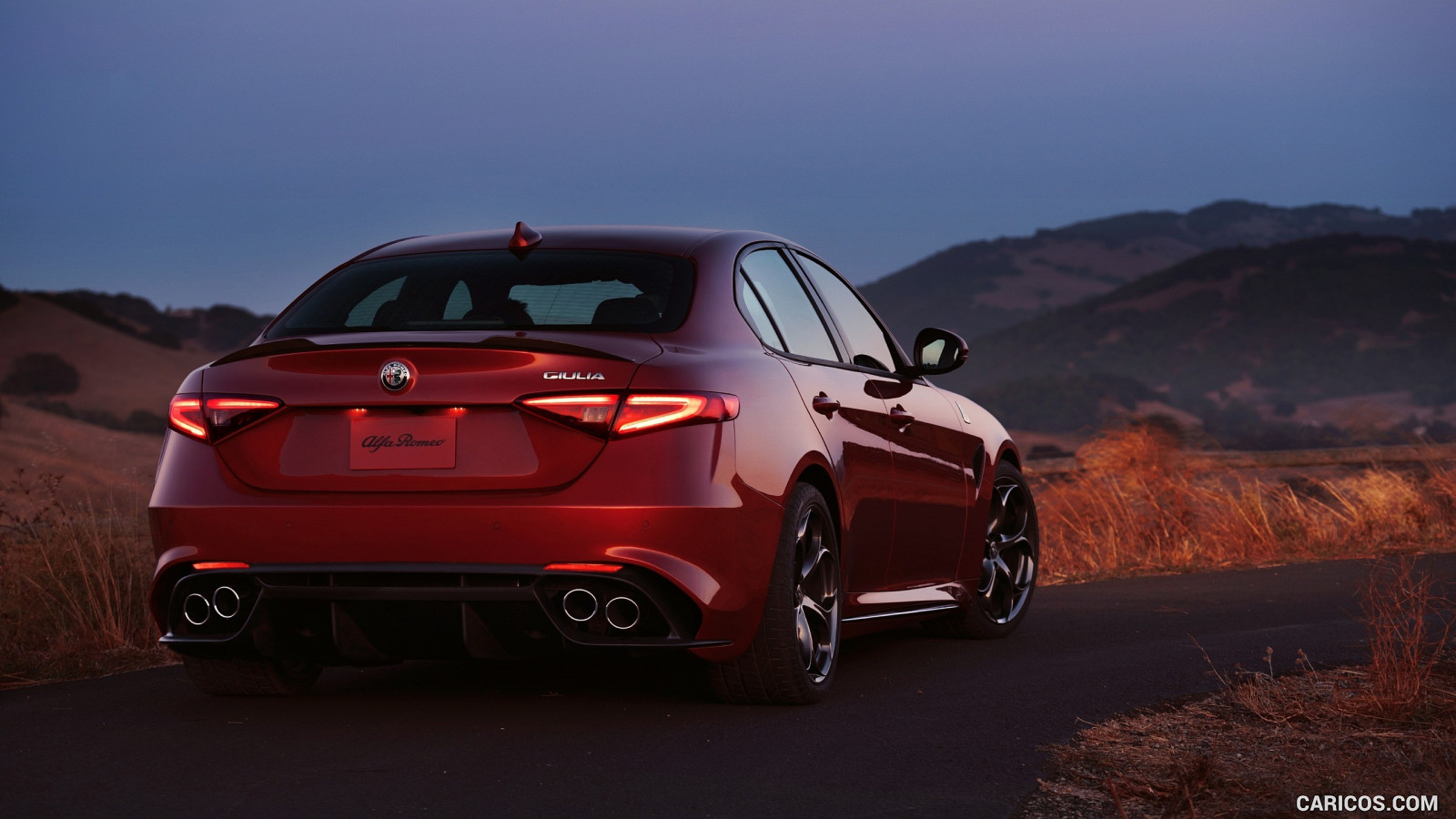 auto, vozidlo, Italské automobily, červená auta, sportovní auto, Alfa Romeo, Alfa Romeo Giulia, limuzína, kolo, superauto, pozemní vozidla, automobilového designu, automobilový exteriér, automobil make, luxusní vůz, rodinný vůz, nárazník, výkonné auto, sportovní sedan, střední velikost auta