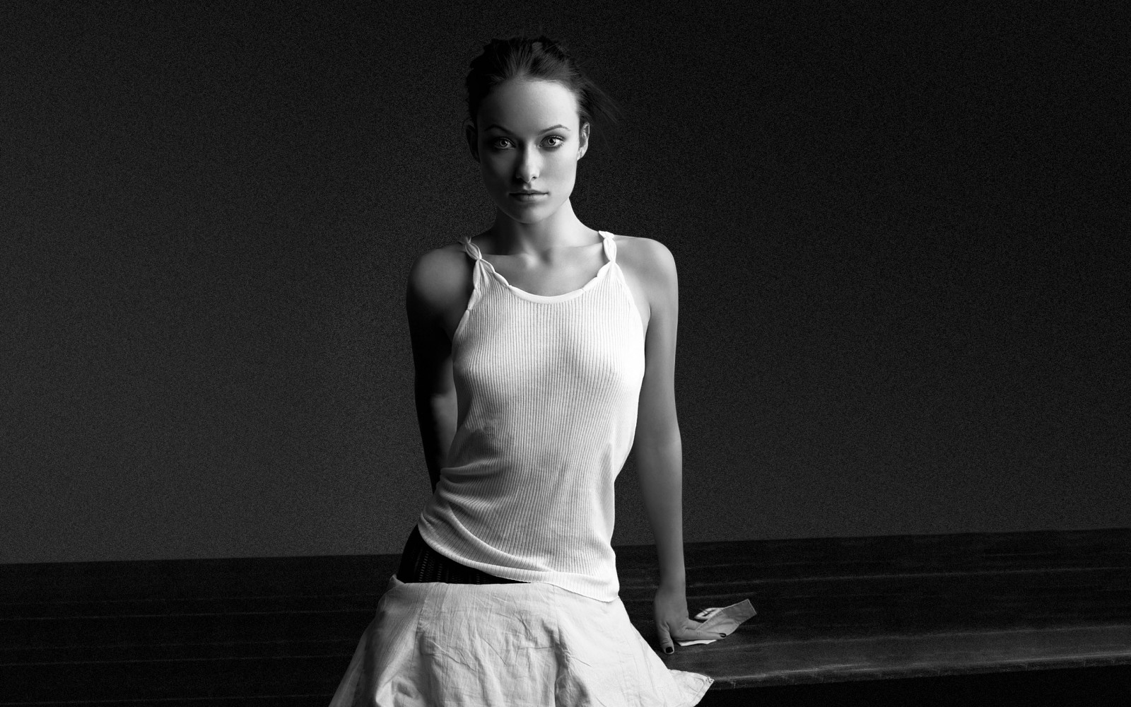 sport, hvid, sort, monokrom, model, sidder, fotografering, skuespillerinde, halse, stående, Olivia Wilde, underholdning, dans, mørke, muskel, 2560x1600 px, sort og hvid, monokrom fotografering, humane positioner, Photo shoot, performance, scenekunst, moderne dans, koncert dans