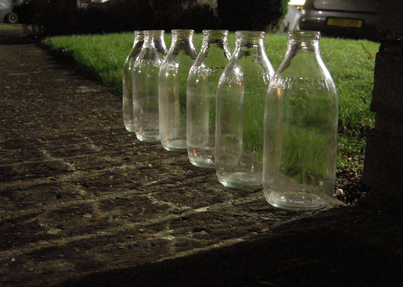 eau, bouteille, bouteille en verre, verre, Boisson, herbe, Famille d'herbe