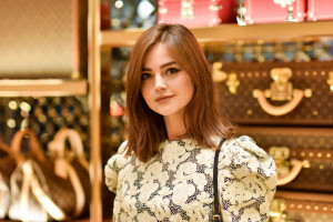 上 ジェナ ルイーズ コールマン ジェナ ルイーズ コールマン 結婚