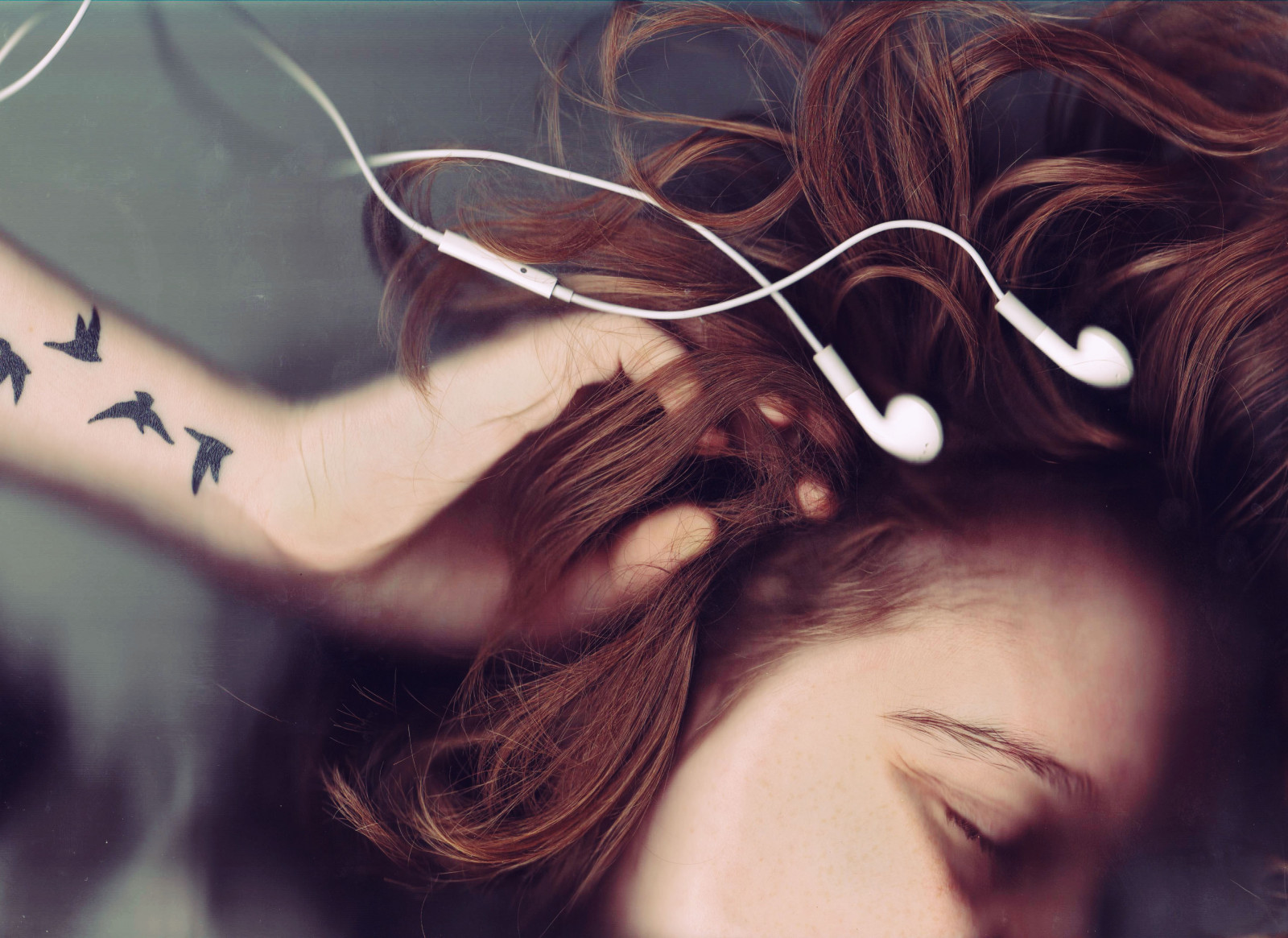 Černá, ptactvo, portrét, brýle, hudba, tetování, sluchátka, vlasy, emoce, kůže, hlava, barva, dívka, krása, oko, já, autoportrét, skenovat, účes, 365 dnů, hnědé vlasy, ucho, vision care, orgán, zblízka, scanography, selfportraitproject, emilydozois