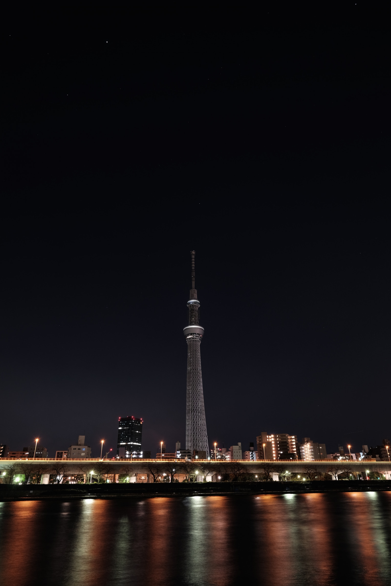 město, panoráma města, noc, odraz, panoráma, mrakodrap, večer, věž, horizont, soumrak, Tokio, Fujifilm, Skytree, světlo, tma, Fujinon, mezník, Tokyo Sky Tree, classicchrome, x, xf14mmf28r, xf14mm, newyearspecial, lidské osídlení