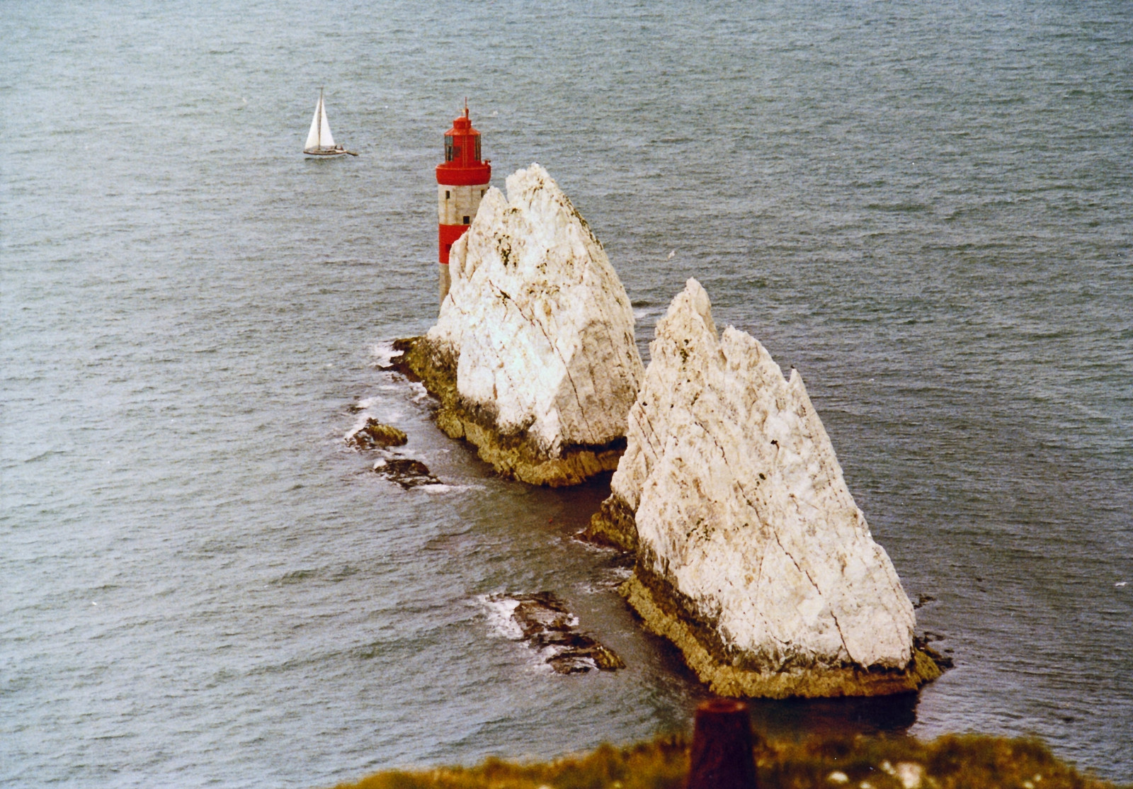 ทะเล, ฤดูร้อน, อังกฤษ, ประภาคาร, น้ำ, ชายฝั่ง, เรือ, ชอล์ก, พ.ศ. 2525, เรือยอชท์, กรกฎาคม, stack, isleofwight, ศตวรรษที่ 20, theneedles, ทางทิศตะวันตก, totlandbay, ช่างภาพเพชร, watercaft