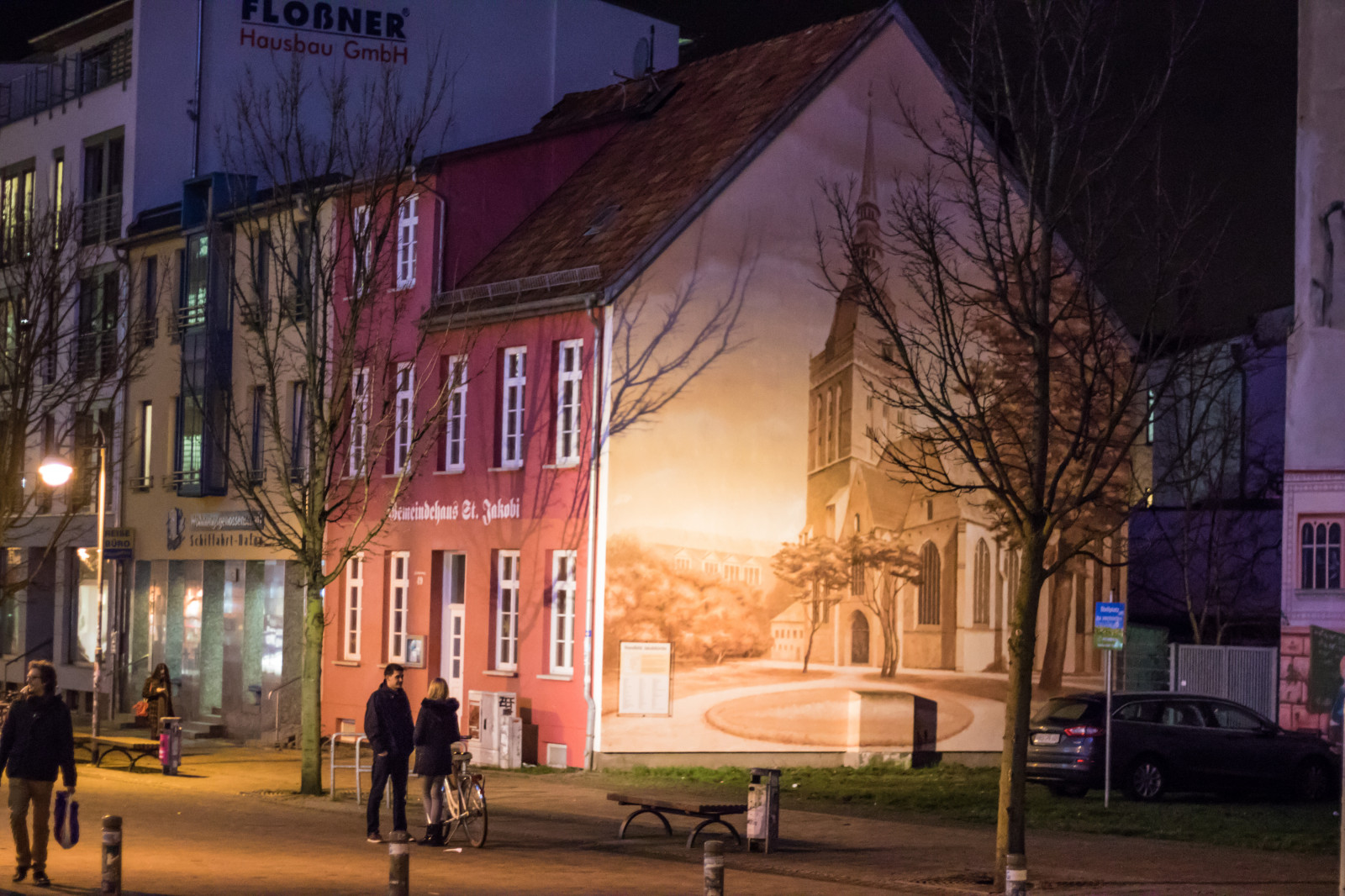 město, ulice, panoráma města, noc, silnice, večer, Německo, město, nástěnná malba, infrastruktura, UMĚNÍ, centrum, osvětlení, konst, Německo, deutschland, Rostock, náměstí, exif modelu canoneos760d, geocountry, Kamera aby kánon, geocity, Model fotoaparátu canoneos760d, geostate, geolocation, exif aby kánon, exif focallength 50mm, exif isospeed 5000, EXIF ef50mmf18stm čočka, EXIF otvor 18, v GGM lning, fasáda, urban area, lidské osídlení, sousedství