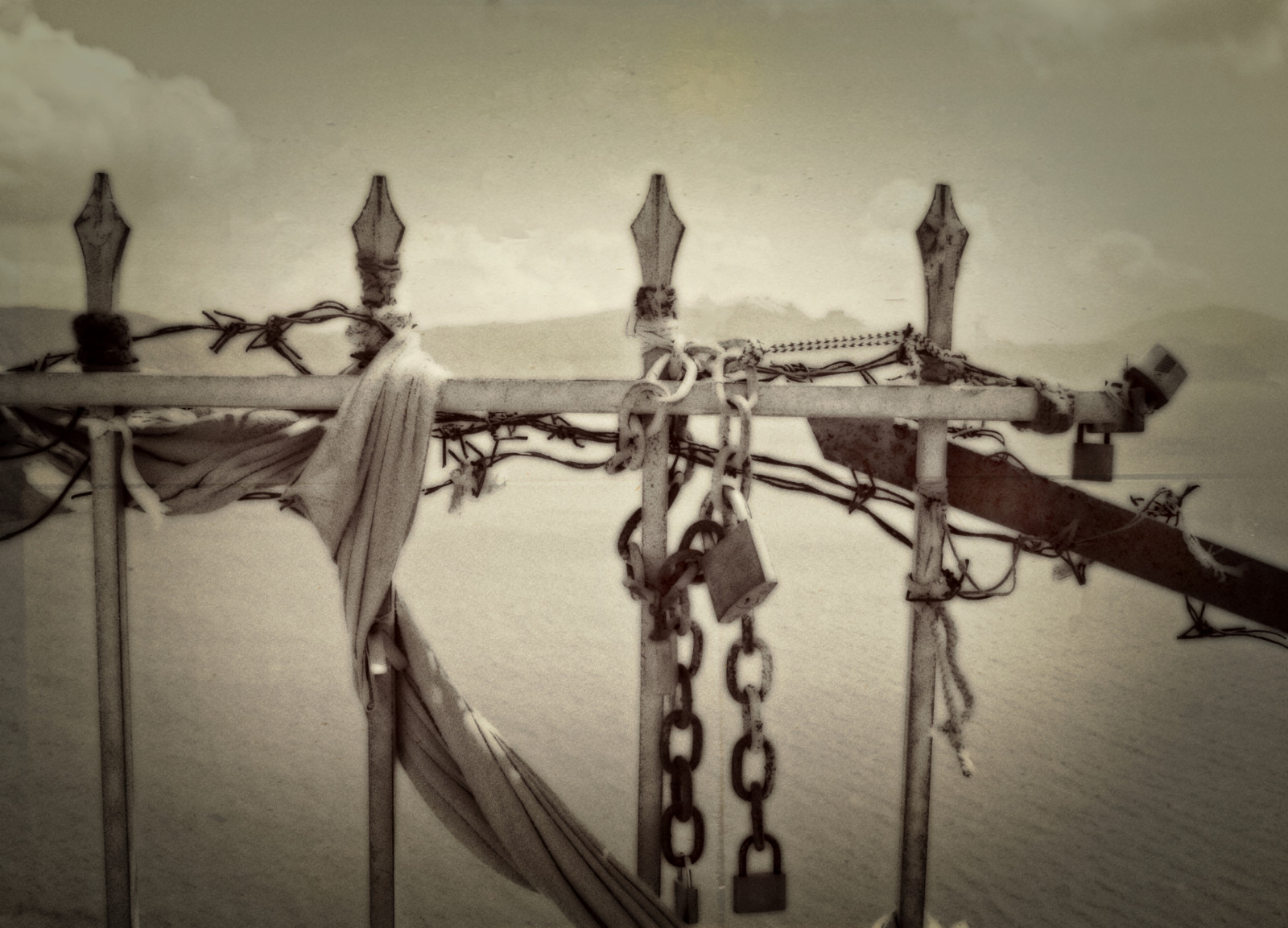 voda, nebe, dřevo, plot, stuha, visací zámek, zábradlí, řetěz, HFF, Černý a bílý, oia, ewahb