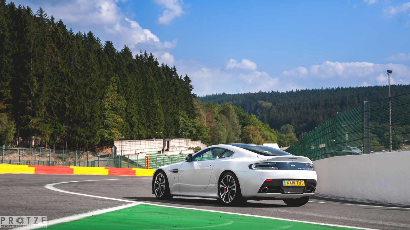 krajina, lidé, Photoshop, město, ulice, auto, městský, BMW, vozidlo, fotografování, Supercars, Volkswagen, Lamborghini, Porsche, McLaren, město, luxus, Nikon, život, Evropa, sportovní auto, Ferrari, Maserati, Bugatti, lázně, kupé, Adobe, Lightroom, výkon auta, MM, rýžování, benz, 5, den, 18, cars, styl, motor, dráha, aston, Martin, superauto, mercedes, s, d90, CS6, evropský, editace, 105, výhoda, motorsport, Francorchamps, v12, carphotography, Trackday, pozemní vozidla, automobilového designu, automobil make, luxusní vůz, závodiště, Bently