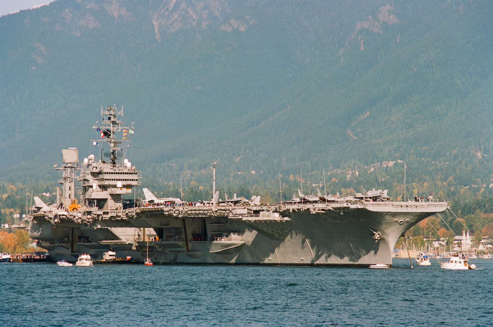 flådefartøj, krigsskib, skib, styret missil destroyer, flåde, hangarskib, SuperCarrier, fast combat support ship, dock landing skib, Destroyer, tunge krydser, Slagskib, fartøjer, amfibietransportfartøj dock, Lcac, amphibious warfare ship, krydser, lys hangarskib, lette krydser, fregat, replenishment oiler, auxiliary ship, ubåd chaser, seaplane tender, Skibskonstruktion, hav, slagkrydser, submarine tender, Landing Ship Tank, motor skib, missil båd