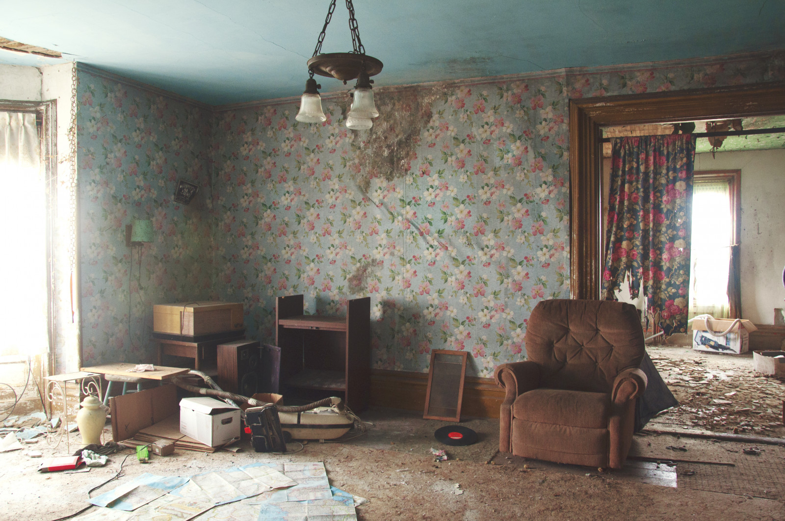 หน้าต่าง, ห้องพัก, ถูกทอดทิ้ง, ผนัง, บ้าน, สีน้ำเงิน, เก้าอี้, อิลลินอยส์, การออกแบบตกแต่งภายใน, ดอกไม้, ปูนปลาสเตอร์, น่ารัก, ชั้น, บ้าน, เพดาน, วอลล์เปเปอร์, เฟอร์นิเจอร์, ห้องนั่งเล่น, ห้องนั่งเล่น, ที่ไหนสักแห่ง