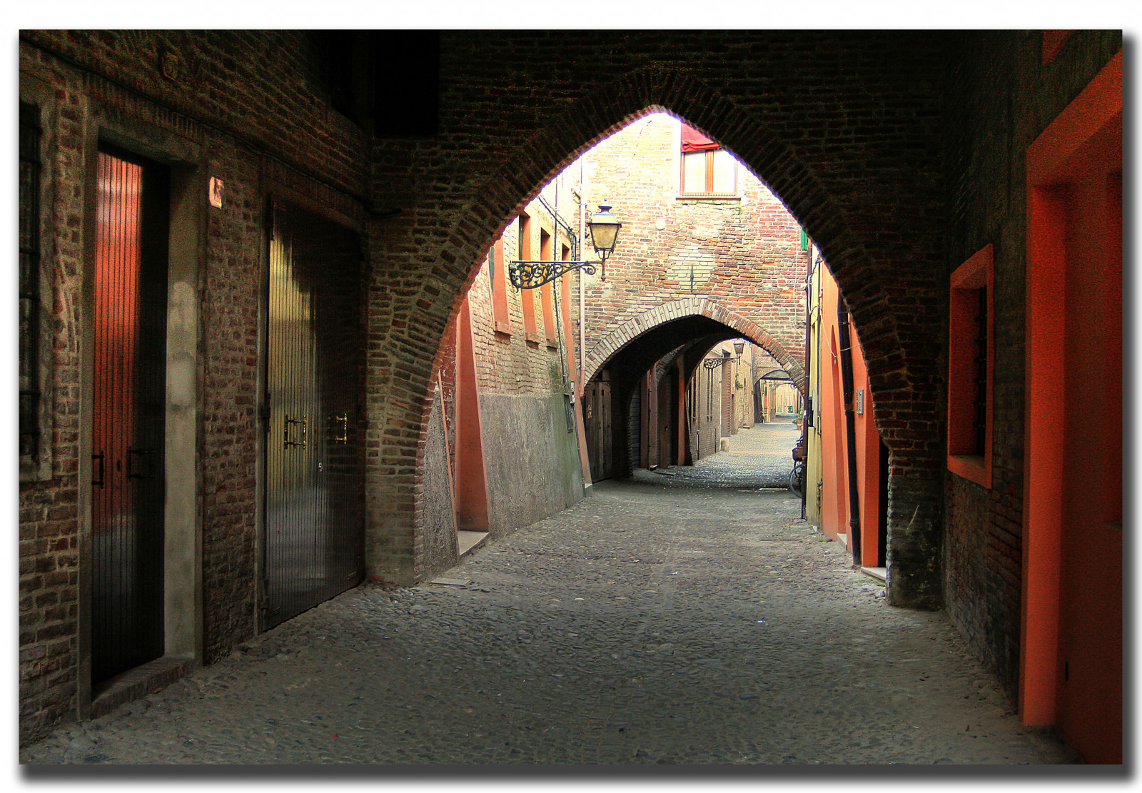 oblouk, infrastruktura, alej, architektura, pasáž, dějiny, ulice, okno, Cihlový