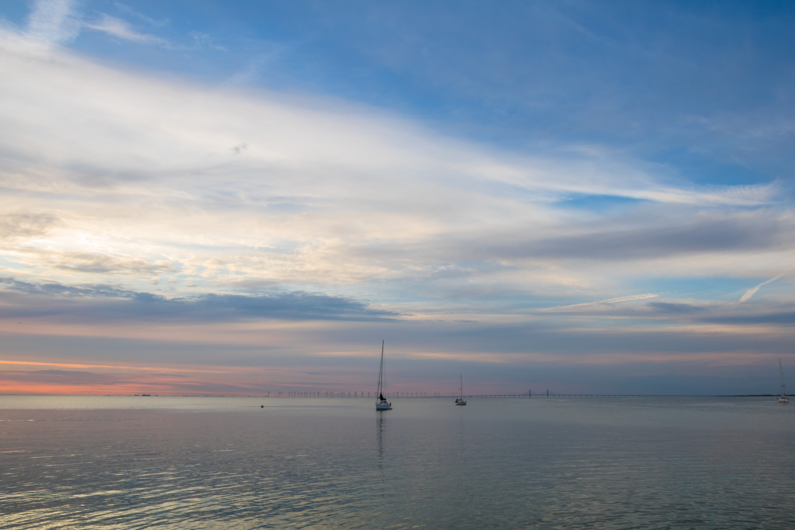 slunečnímu záření, loď, západ slunce, moře, pobřeží, odraz, nebe, vozidlo, pláž, svítání, večer, ráno, pobřeží, slunce, horizont, soumrak, Klid, klid, mrak, svítání, oceán, vlna, hav, b t, Skan r, exif modelu canoneos760d, geocountry, Kamera aby kánon, geocity, Model fotoaparátu canoneos760d, geostate, geolocation, EXIF čočka efs18200mmf3556is, exif aby kánon, EXIF isospeed 100, EXIF otvor 71, exif focallength 18mm, tělo z vody