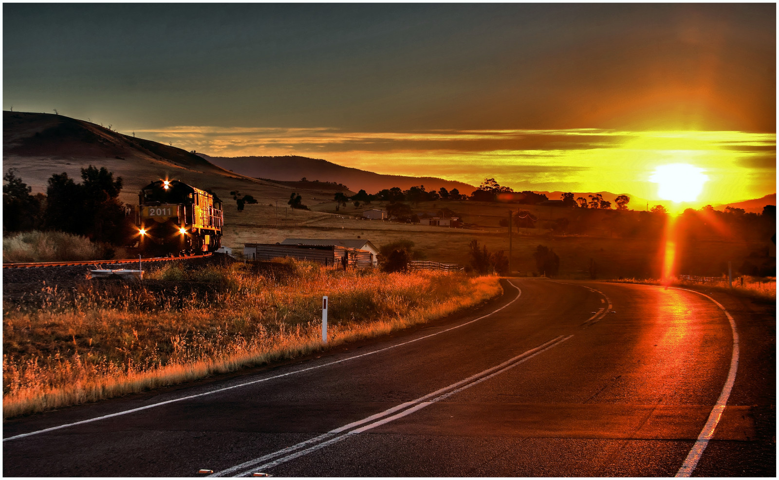 พระอาทิตย์ตก, ดวงอาทิตย์, แสงไฟ, รถไฟ, gm, ออสเตรเลีย, รัฐแทสเมเนีย, backlit, dq, แบ็คไลท์, freighttrain, teatree, emd, 2011, Goodstrain, Tasrail, containertrain, dqclass, canoneos550d, trainsintasmania, backteatreeroad, latelighting, stevebromley, วิสัยทัศน์ฟ้า 0924, vision ocean 0867, vision car 0557, vision sunset 0924, vision outdoor 083, vision clouds 092