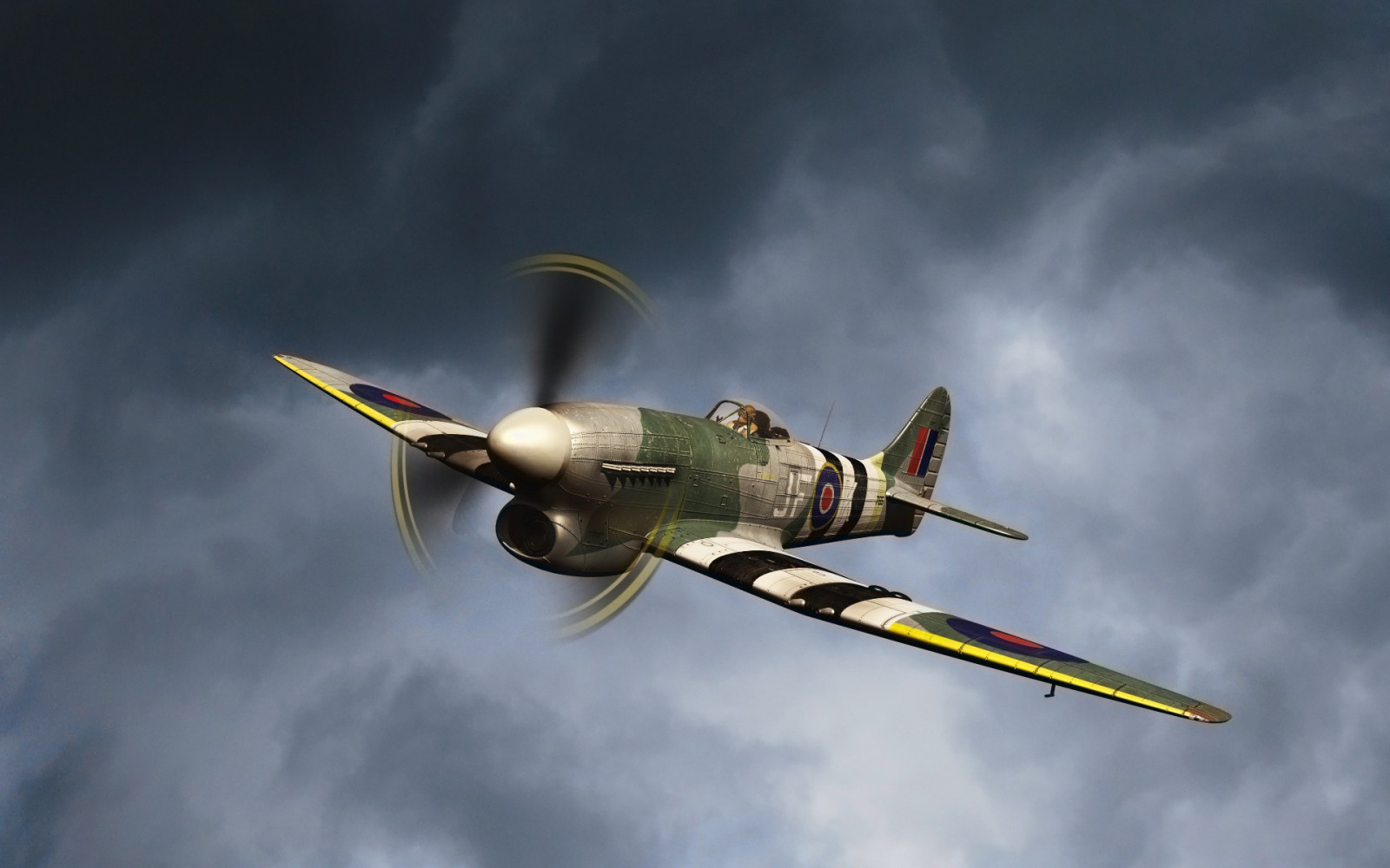 cielo, veicolo, nuvole, aereo, aereo, elica, aerei militari, aerei, Tuoni di guerra, Supermarine Spitfire, aeronautica militare, Focke-Wulf Fw 190, aviazione, atmosfera della terra, aerei da combattimento, motore aeronautico, aereo guidato dell'elica
