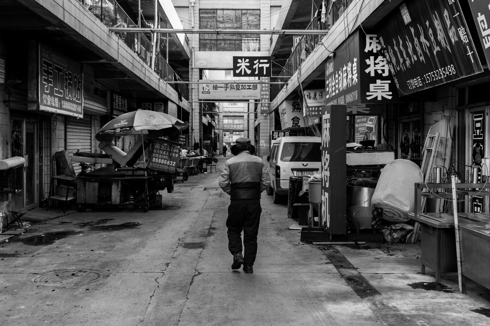 คน, สีขาว, ดำ, เก่า, ขาวดำ, เมือง, ถนน, เอเชีย, จีน, เมือง, เอเชีย, หมวก, ฤดูหนาว, ถนน, การถ่ายภาพ, ร่ม, หนาว, หมวก, Canon, คนเดียว, บรรยากาศ, ยุ่ง, กลับ, เชิงพาณิชย์, ชาวจีน, สกปรก, ระเบียบ, ที่เดิน, แวน, มุมมอง, ปิด, โครงสร้างพื้นฐาน, ดำและขาว, สำคัญ, เดิน, พื้นที่, ตลาด, เหงา, แบบดั้งเดิม, กลางแจ้ง, bw, ดำขาว, ซอย, ชาย, การเคลื่อนไหว, ตาราง, ภายนอก, พิเศษ, ร้านค้า, รูปถ่าย, 24 มม, เสื้อคลุม, eos, bnw, ภาพรวม, ด้านหลัง, ธุรกิจ, ทำตาม, การค้า, ชิงเต่า, huangdao, มณฑลซานตง, 100d, โซน, เขตเมือง, ดำและขาว, ถ่ายภาพขาวดำ, แคบ, เฉพาะเจาะจง, ต่อไปนี้