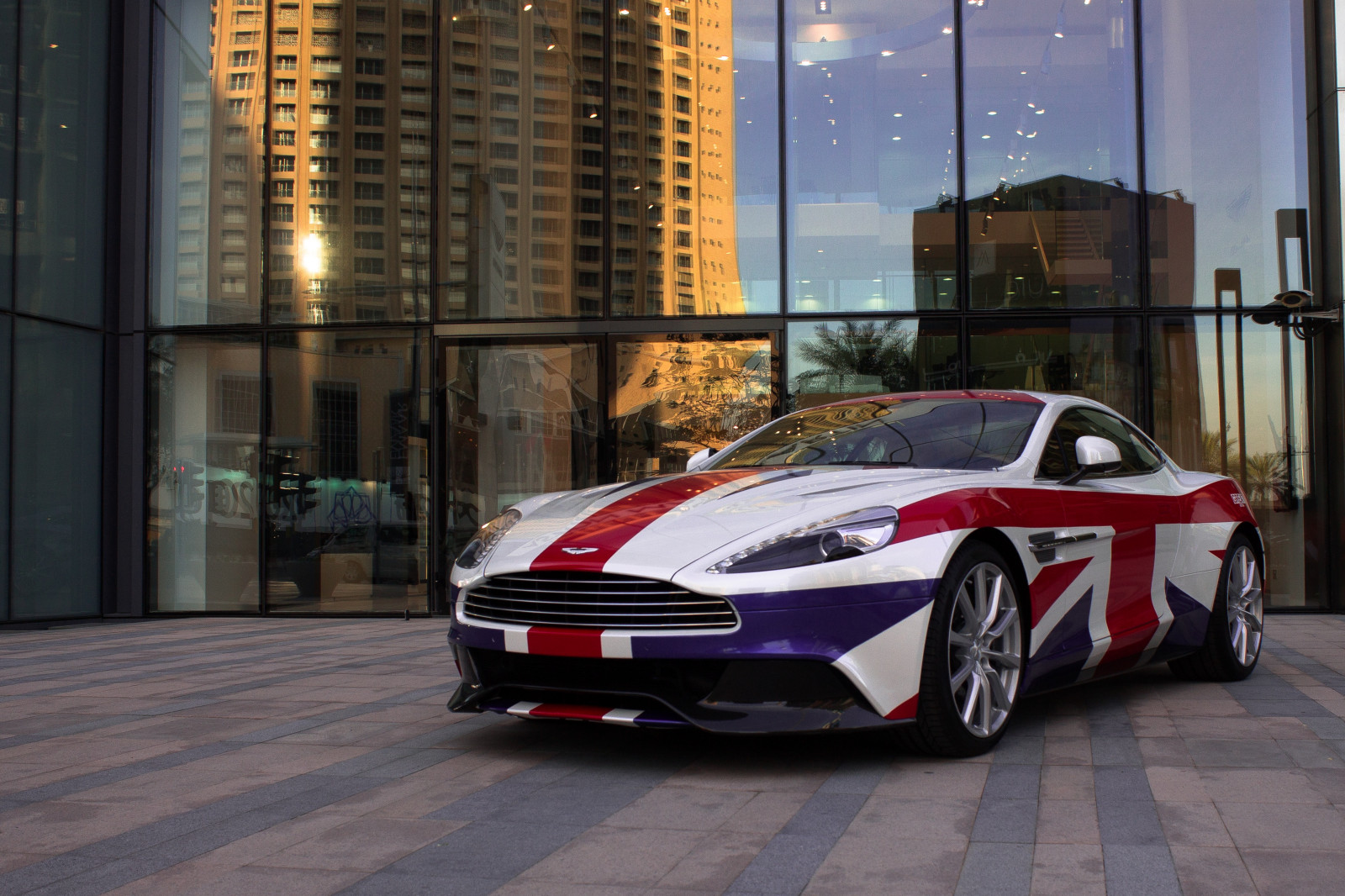 England, hvid, donkraft, Dubai, martin, Union, britisk, aston, v12, worldcars, mydubai, astonmartindubaishowroom
