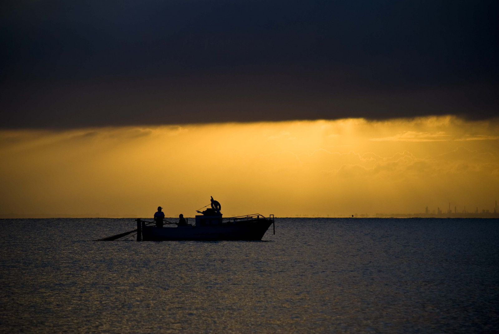 แสงแดด, คน, เรือ, พระอาทิตย์ตก, ทะเล, อ่าว, การสะท้อน, ท้องฟ้า, ยานพาหนะ, ชายหาด, พระอาทิตย์ขึ้น, ตอนเย็น, เช้า, ชายฝั่ง, ดวงอาทิตย์, ขอบฟ้า, พลบค่ำ, ชาวประมง, โซล, บาร์ซี, เมฆ, รุ่งอรุณ, สำรวจ, อิตาลี, มหาสมุทร, คลื่น, amanecer, persone, Gente, anawesomeshot, pescatore, อัลบ้า, ความท้าทาย, Sicilia, mywinner, สายัณห์, รอบชิงชนะเลิศ, rgsmare, tyndaris, Oliverio, cesaretti, quasifinals