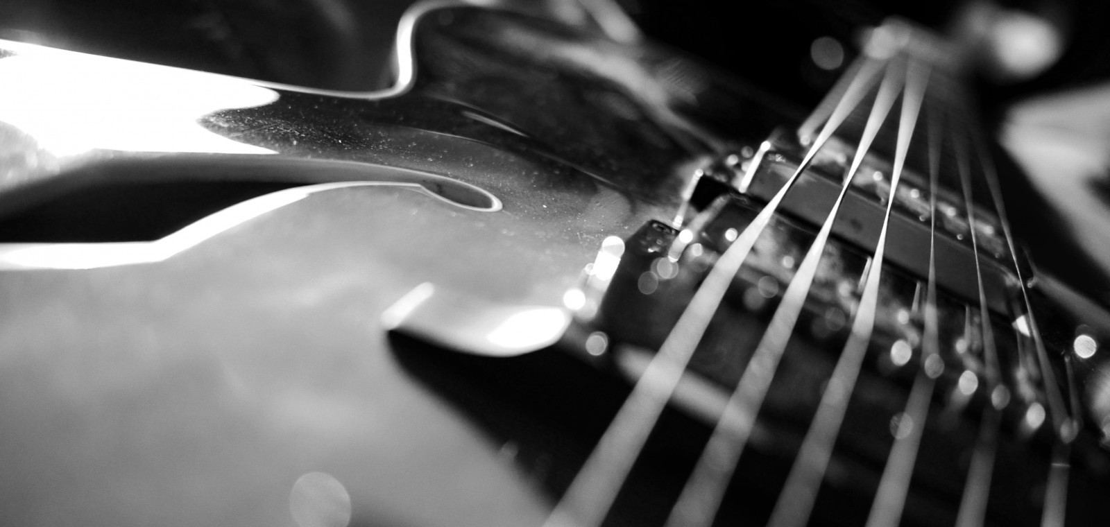 sort, monokrom, guitar, musikinstrument, fotografering, støj, metal, elektrisk guitar, Lumix, GH3, ruido, computer tapet, sort og hvid, monokrom fotografering, tæt på, plukket streng instrumenter, strengeinstrument, basguitar, akustisk guitar, stadig liv fotografering, slide guitar, Guitarra, Rock og rul, stock photography, musical instrument accessory, string instrument accessory, guitar accessory