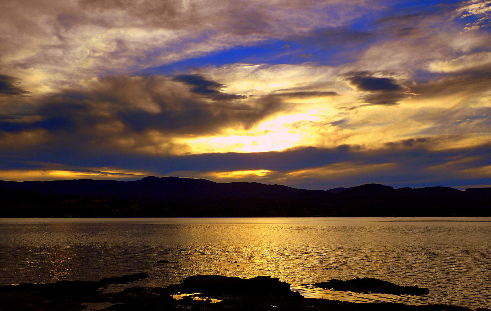nebe, odraz, horizont, Příroda, jezero, odlesk, západ slunce, voda, mrak, jezero, uklidnit, svítání, nádrž, atmosféra, večer, moře, ráno, svítání, soumrak, slunečnímu záření, slunce, řeka, pobřeží, červená obloha v dopoledních hodinách, krajina, Lake District, meteorologický jev, oceán, vstupní, počítač tapeta