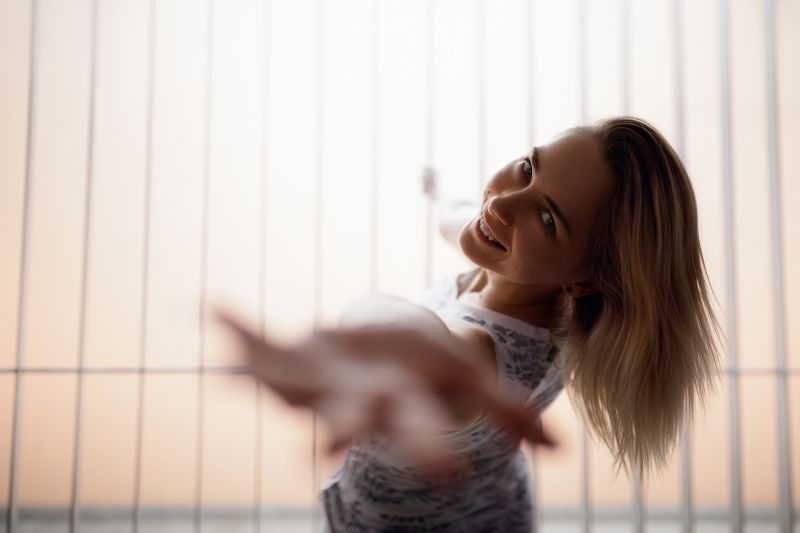 cara, mujer, modelo, retrato, manos, pelo largo
