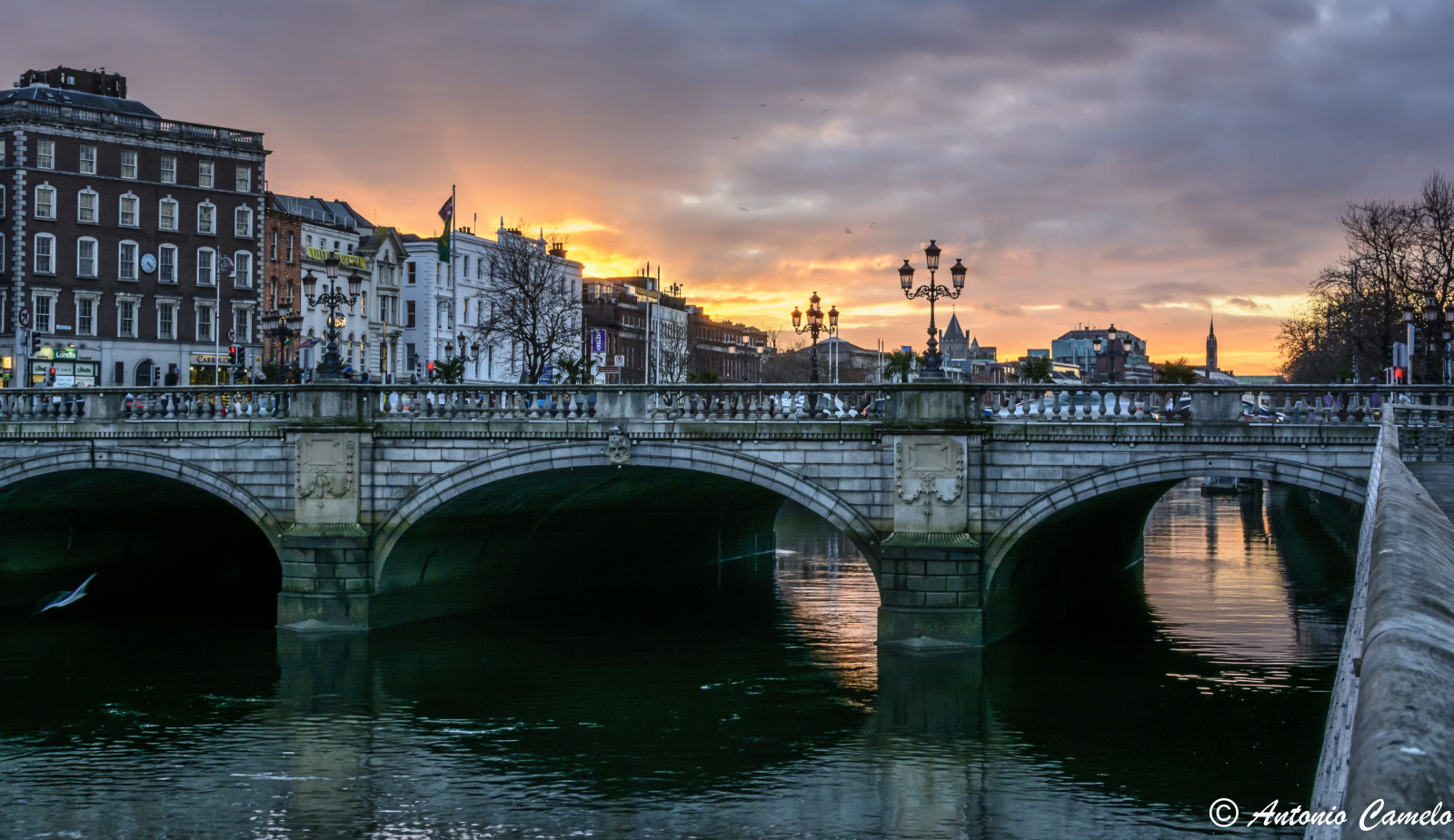 západ slunce, ulice, panoráma města, voda, odraz, nebe, večer, ráno, most, řeka, Nikon, Irsko, Dublin, soumrak, slunce, odrazy, Rio, cielo, puente, mezník, D7100, reflejos, puesta, vodní, nonbuilding struktura, Irlanda