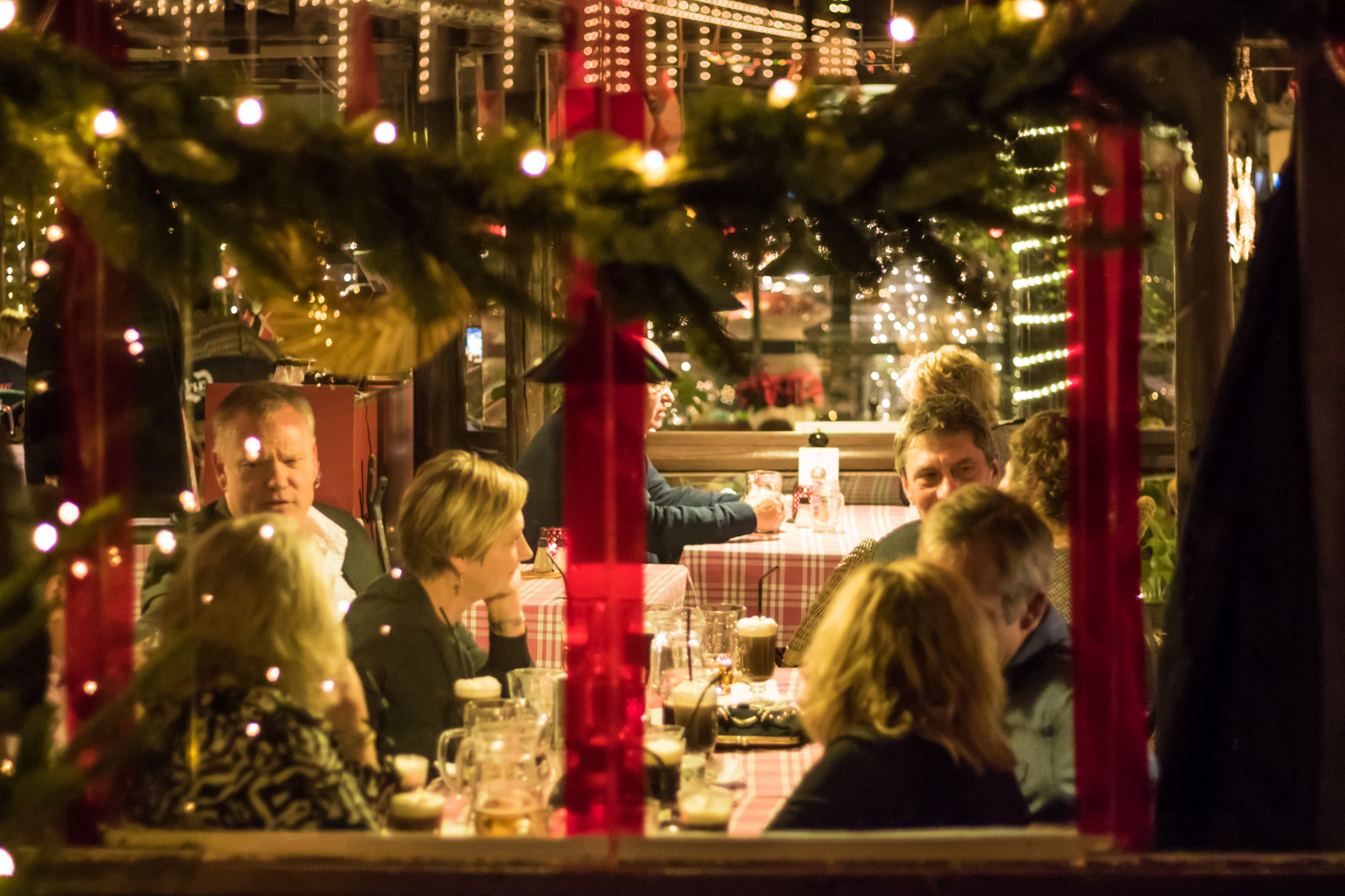 lidé, noc, Vánoce, restaurace, Dovolená, Dánsko, Vánoce, července, m nniska, Danmark, Restaurang, nightphotography, Tivoli, Natt, exif modelu canoneos760d, geocountry, Kamera aby kánon, geocity, Model fotoaparátu canoneos760d, geostate, geolocation, exif aby kánon, exif focallength 50mm, exif isospeed 3200, EXIF ef50mmf18stm čočka, EXIF otvor 20, kopenhavn, k penhamncopenhagen, vánoční dekorace