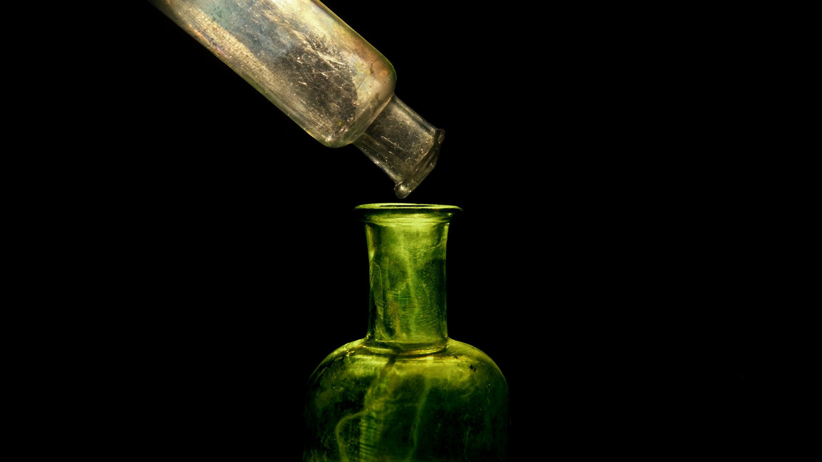 sklenka, blackbackground, Glas, Flessen, Flesjes, Oprášení, Nad 100 let, samsungnx300, Oudeflesjes, 2případové láhve