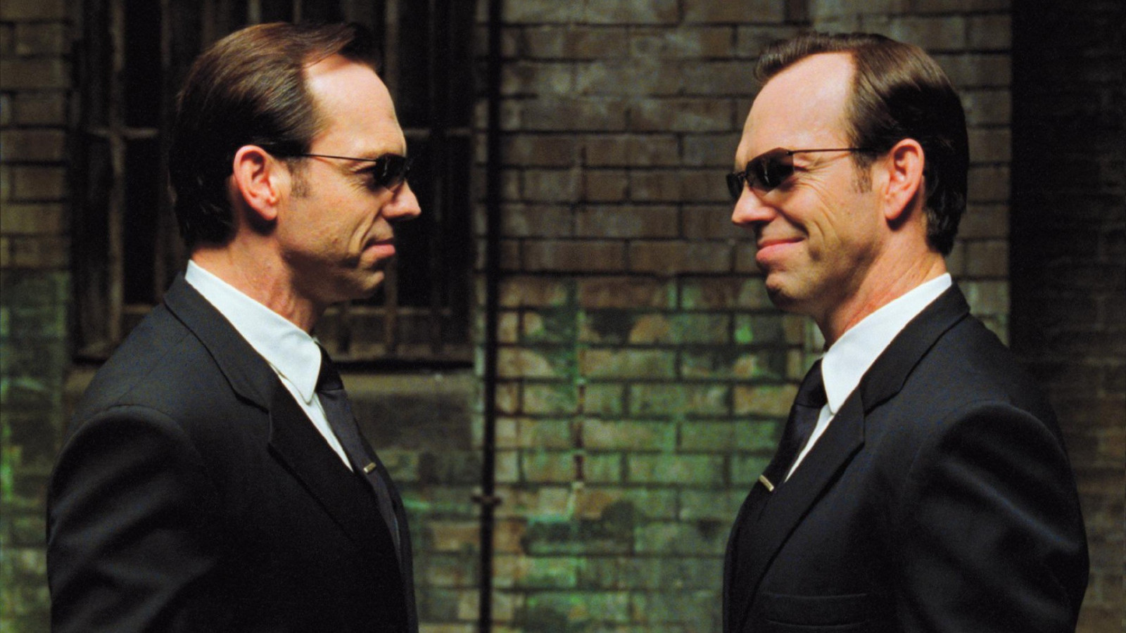 film, Gentleman, film stills, Hugo Weaving, The Matrix Reloaded, Agent Smith, mand, samtale, skærmbillede, livvagt