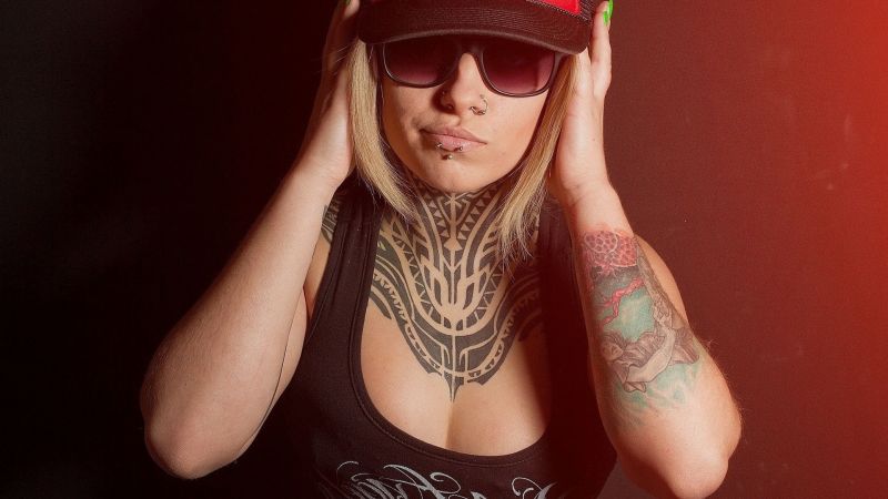 Frau,Modell-,Porträt,blond,Brille,rot