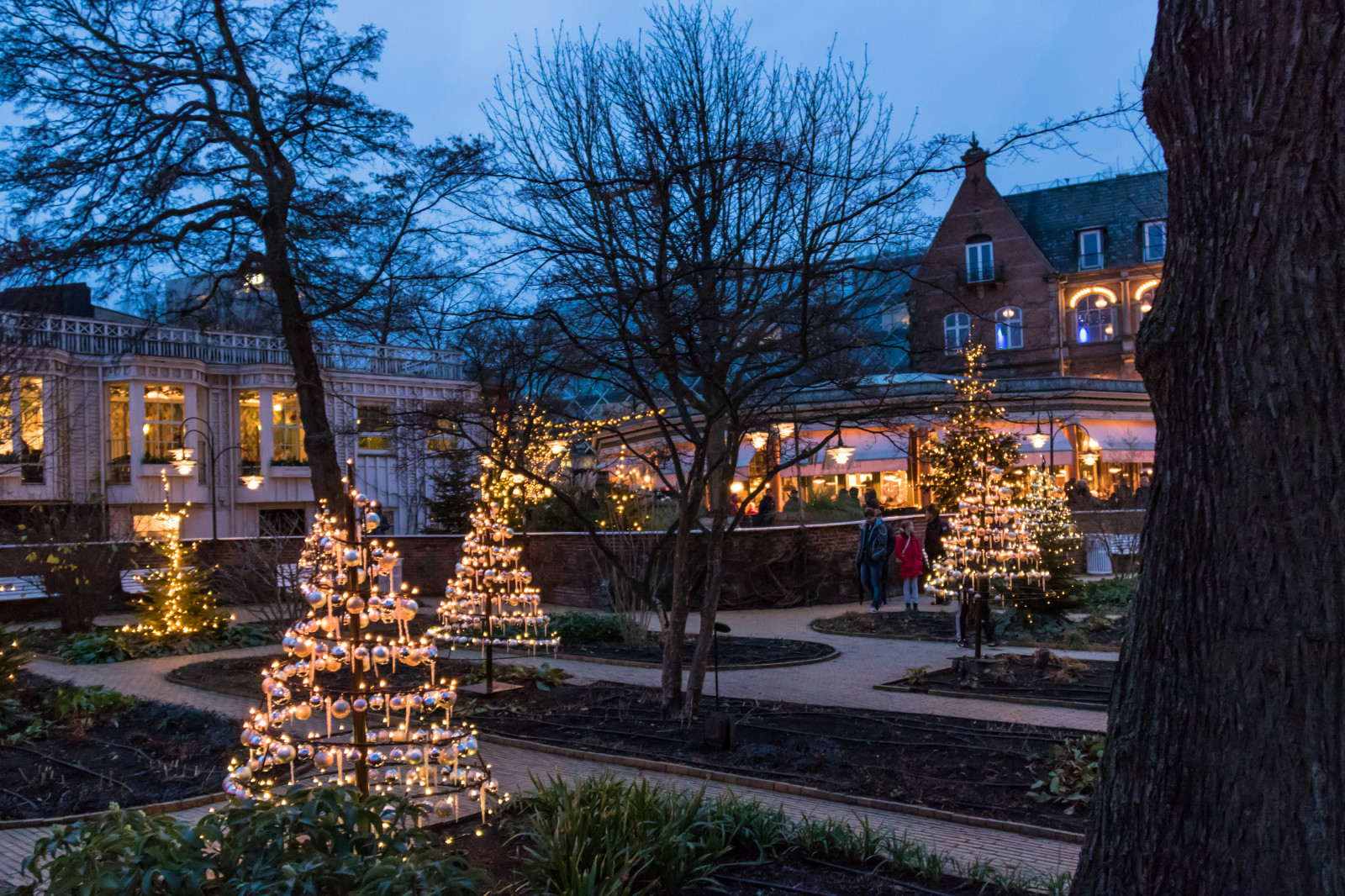 noc, park, večer, Vánoce, Dánsko, strom, centrum, sezóna, Vánoce, července, Danmark, nightphotography, Tivoli, Natt, náměstí, exif modelu canoneos760d, geocountry, Kamera aby kánon, geocity, Model fotoaparátu canoneos760d, geostate, geolocation, EXIF čočka efs18200mmf3556is, exif aby kánon, exif focallength 18mm, exif isospeed 3200, EXIF otvor 35, kopenhavn, k penhamncopenhagen, vánoční dekorace