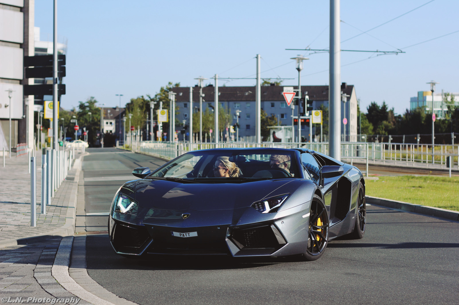 ulice, Nový, město, světlo, Červené, oranžový, slunce, Dům, budova, trouchnivění, cars, okno, auto, kolo, Kánon, Německo, symbol, deutschland, fotografování, eos, světla, pěkný, automobil, řidičský, Napájení, provoz, Spiegel, parkoviště, kola, automotive, pohledy, nRW, MM, oblíbený, Dusseldorf, Lamborghini, Soe, EFS, superauto, AWD, Fwd, vyčerpat, sportovní auto, rušič vztlaku, sportscars, koňská síla, Supercars, Facebook, Hoya, 135mm, Roadster, Lambo, automobil, reifen, RWD, Felge, FELGEN, polarizace, Pferdest rken, 18135 mm, Hypercar, 60d, worldcar, worldcars, Hyperauta, Pferdest rke, 18mp, Aventador, eos60d, lp7004