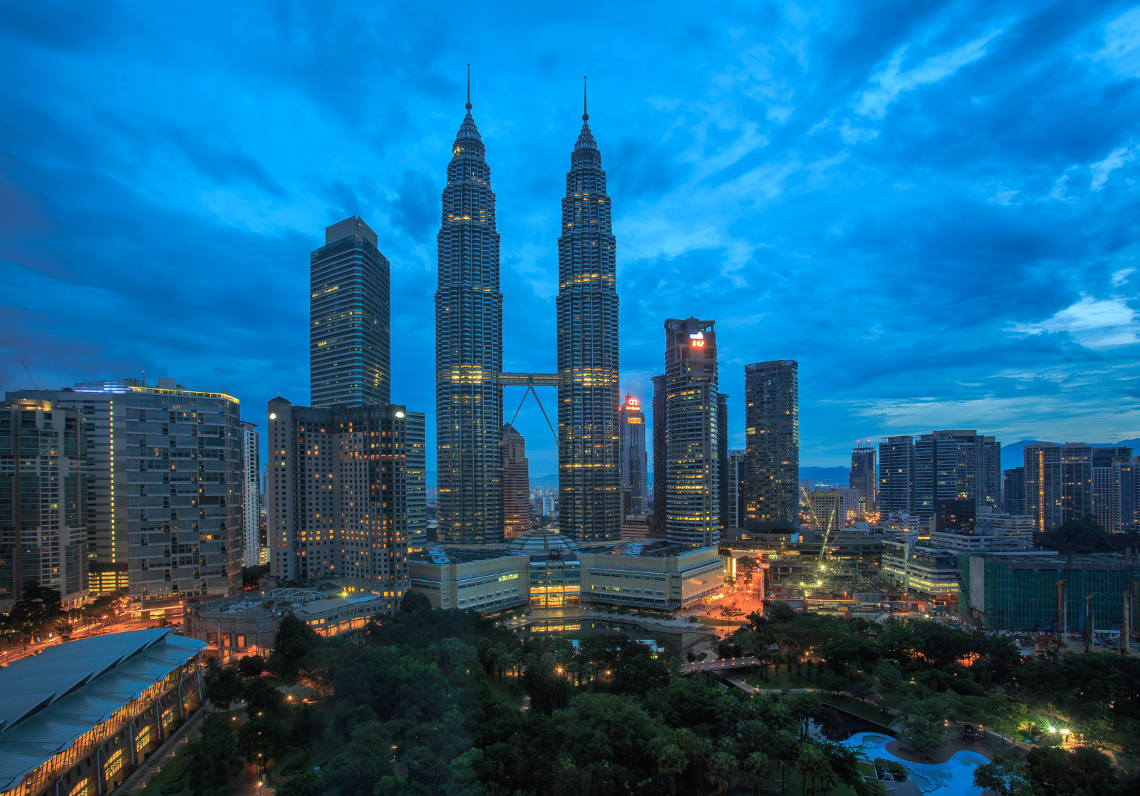 město, panoráma města, noc, odraz, nebe, panoráma, mrakodrap, večer, věž, horizont, Malajsie, soumrak, metropole, longexposure, centrum, mezník, Kuala Lumpur, urban area, Metropolitní oblast, lidské osídlení, panelový dům, angolming