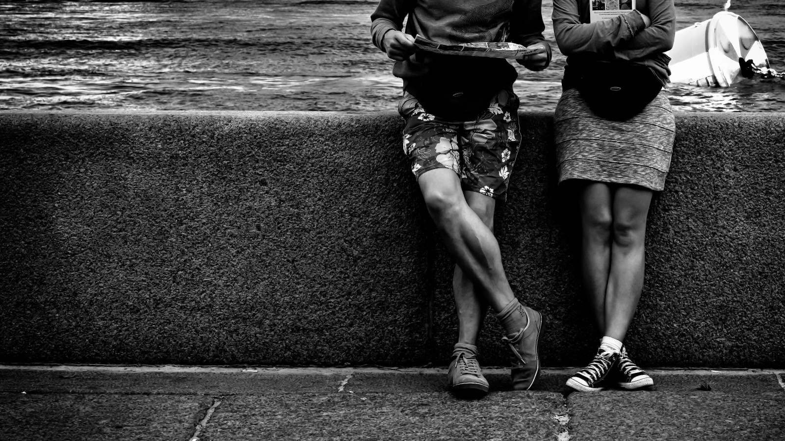 hvid, sort, monokrom, model, by, gade, fotografering, kjole, mode, liv, forår, Person, rejse, pige, skønhed, bw, par, monokromatisk, positur, besøgende, dp2m, kvinde, dame, ben, fotografi, billede, fodtøj, sort og hvid, monokrom fotografering, humane positioner, Photo shoot, film noir