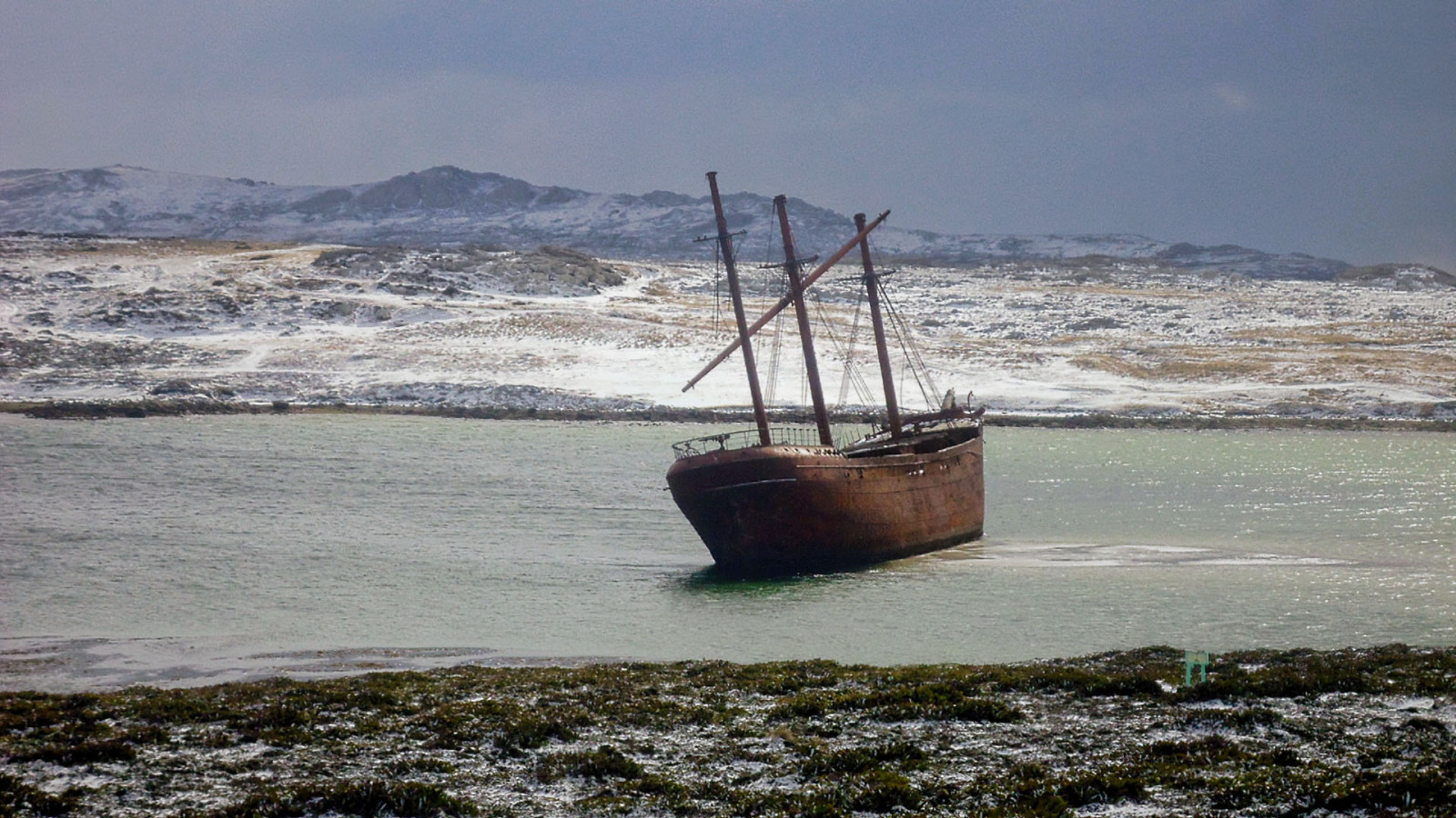 august232013, falklandislands, skib, ladyelizabeth, stanley, ironbarque, Sony, sonyphotography, sonydscw530, skrog, master, rust, vrag, båd, beholder, græs, sne, vand, himmel, jern, fi, udendørs, hav, køretøj, flashoffdidnotfire, 180, ISO80, 188mm, 160, 1879