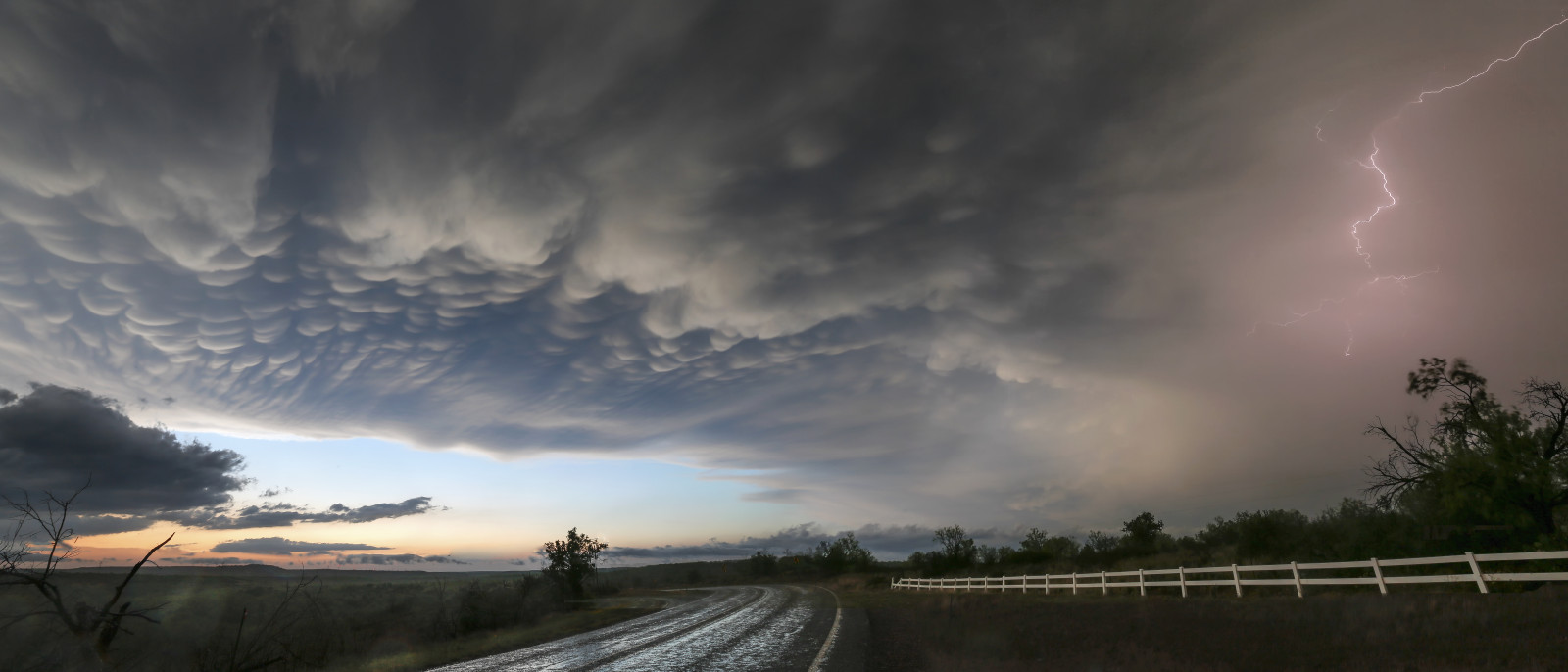 slunečnímu záření, krajina, západ slunce, noc, nebe, déšť, silnice, Blesk, bouřka, večer, horizont, atmosféra, Dálnice, soumrak, hrom, Texas, mrak, strom, bouřka, panoramatický, kroupy, mammatus, oblaky, počítač tapeta, meteorologický jev, kupa, jev, Storm Chasing, Clouds365project