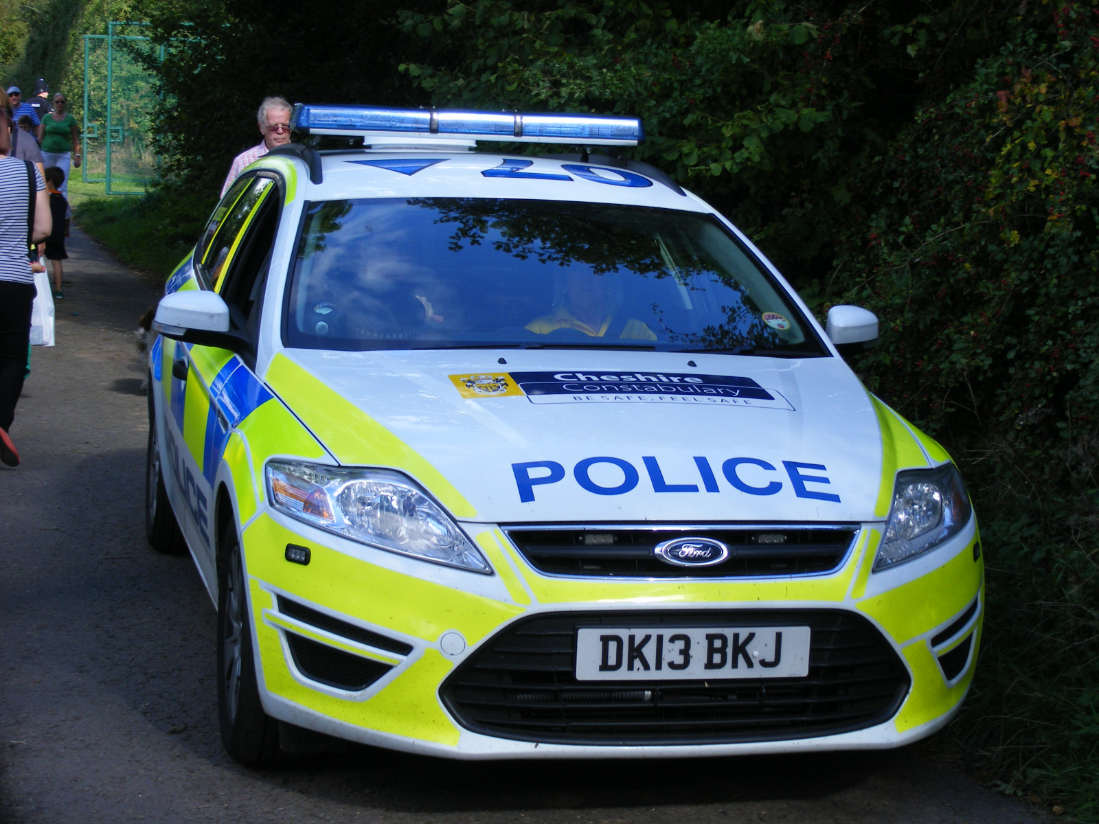 Spojené království, Anglie, Pes, Brod, 22, střetnutí, Společenství, den, otevřeno, majetek, cheshire, Británie, sjednocený, Neděle, skvělý, policie, Království, hlavní sídlo, září, vedený, vozidla, 101, gb, vozidlo, servis, hq, nouzový, 112, sekce, služby, battenburg, 999, mondeo, tourer, rampa, Bkj, 2013, Winsford, Dk13