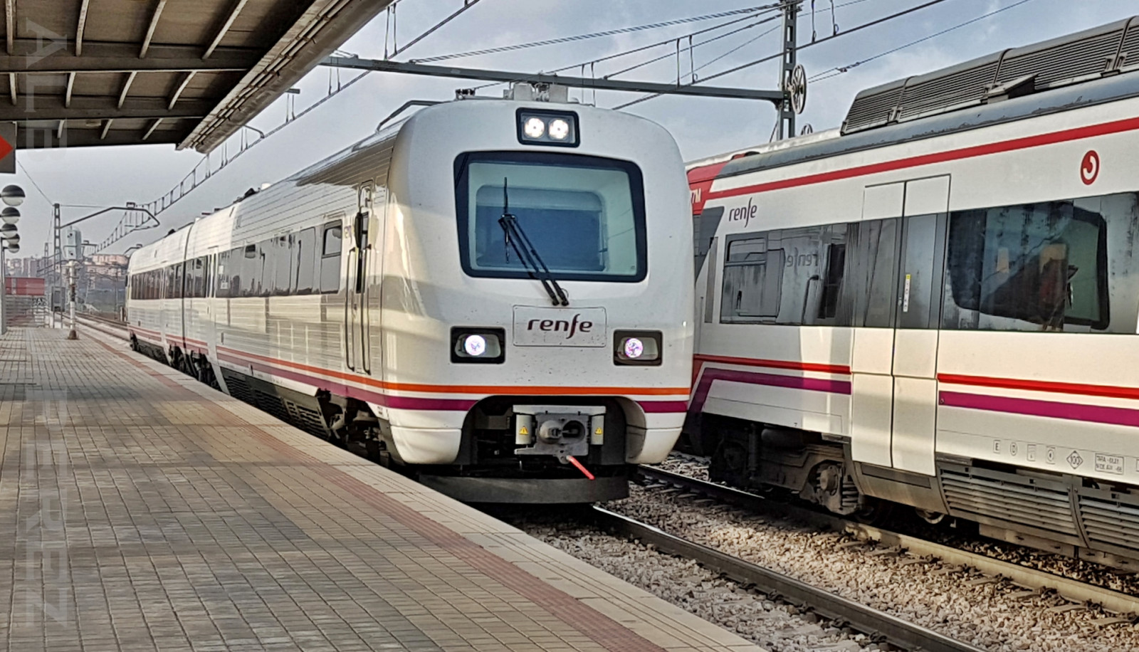 vozidlo, vlak, vlakové nádraží, Madrid, doprava, lokomotiva, TRD, rychlá přeprava, Linea, železnice, kolejnice, tren, cAF, dráha, c5, parque, serie, média, Metropolitní oblast, obytný prostor, druh dopravy, veřejná doprava, železniční doprava, kolejová vozidla, osobní automobil, železniční vůz, vysokorychlostní železniční, elektrické napájení, regionální, Ferrocarril, distancia, ffcc, polvoranca, elektrická lokomotiva, 594, reformando, AUTOMOTOR, carenado, Cercanías