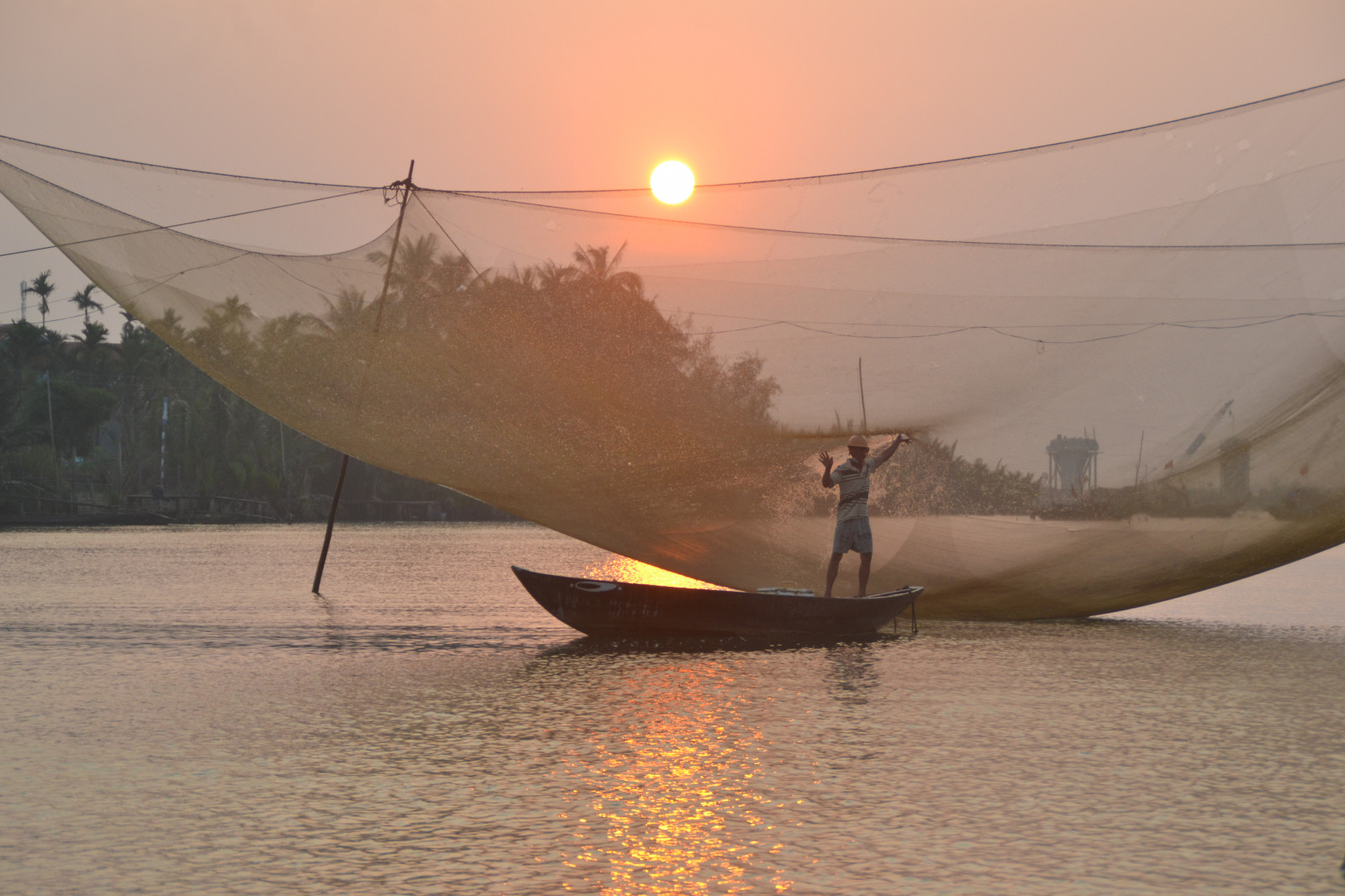 Sonnenlicht, Landschaft, Boot, Sonnenuntergang, Meer, Wasser, Betrachtung, Himmel, Strand, Sonnenaufgang, ruhig, Abend, Morgen, Fluss, Sommer-, Angeln, Tauchen, Dämmerung, Netz, Flussfahrt, Hoian, Wasservorräte, Sunsetcruise, Angeln, Cuadaibeach, Sonnenaufgang, Hoianriver, Sunriseonbeach, Anbangbeach, Sunriseoverbeach, Sunriseoneasternsea, Sunriseonriverhoian, Sunsetonriverhoian, Sunrisecruiseonriverhoian, Sunriseovereasternsea, Fishingoneasternsea, Nh pthi nnhi n, Nh pthi nnhi nvi tnam, Sunsetcruiseonthubonriver
