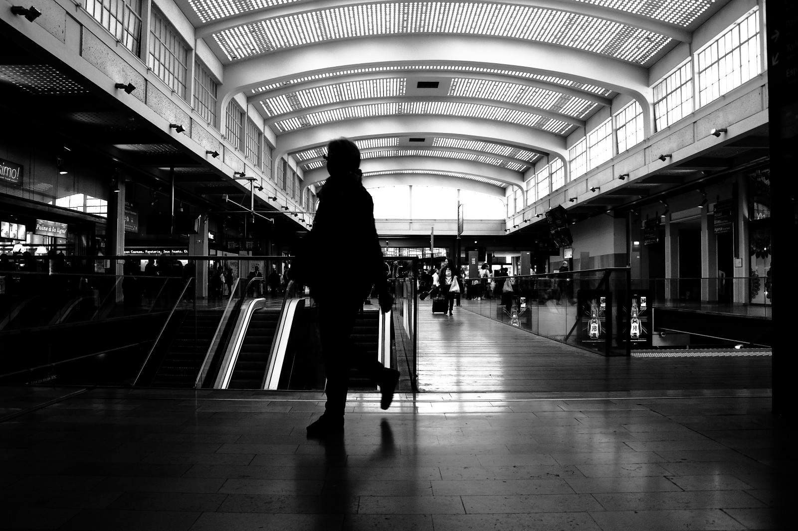 Černá, černobílý, město, ulice, architektura, městský, budova, odraz, fotografování, stojící, Paříž, metropole, Noir, infrastruktura, úhel, světlo, stanice, fotografie, Street View, hala, tma, litovat, noiretblanc, blackandwithe, photoderue, momentka, urbanarte, karetní hra, Colin, urban area, Černý a bílý, monochromatické fotografování, Metropolitní oblast, denní osvětlení, gare, pascal, Garedelest