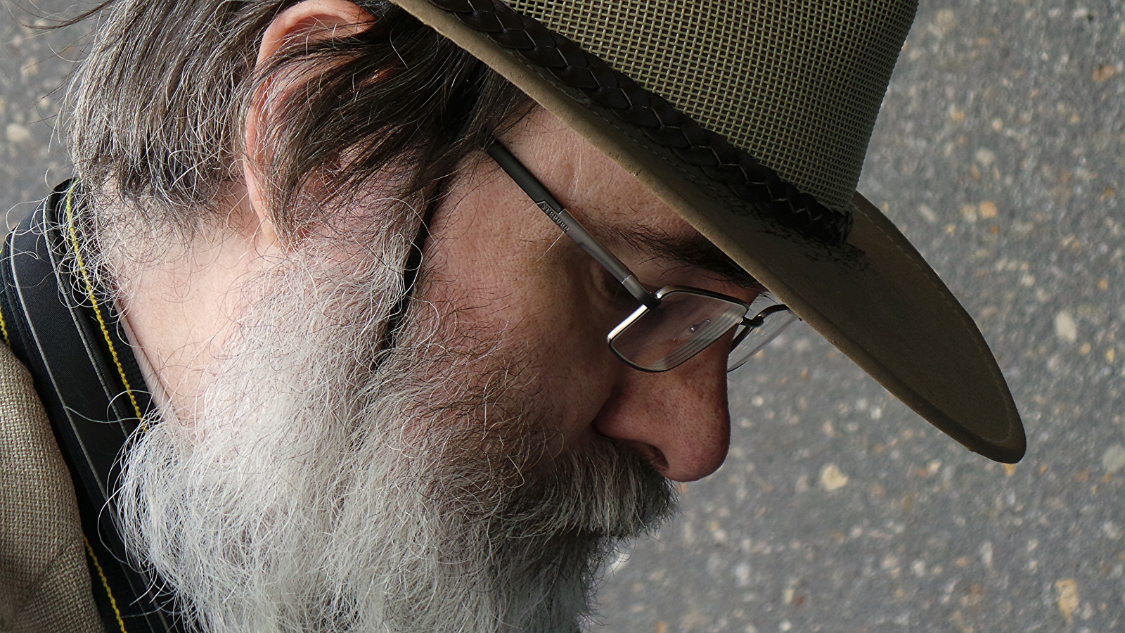 lidé, bílý, Černá, portrét, sluneční brýle, brýle, čepice, stěna, profil, Fotoaparát, Samsung, hnědý, Šedá, vlasy, Sony, nos, Osoba, hlava, výstřel, dlouho, barva, oko, muž, vousy, Zobrazit, popruh, mužský, flickrandroidapp filtr none, účes, převzetí, vision care, orgán, zblízka, vousy, theen, manžel, cmera, otočit nahoru, coofdy