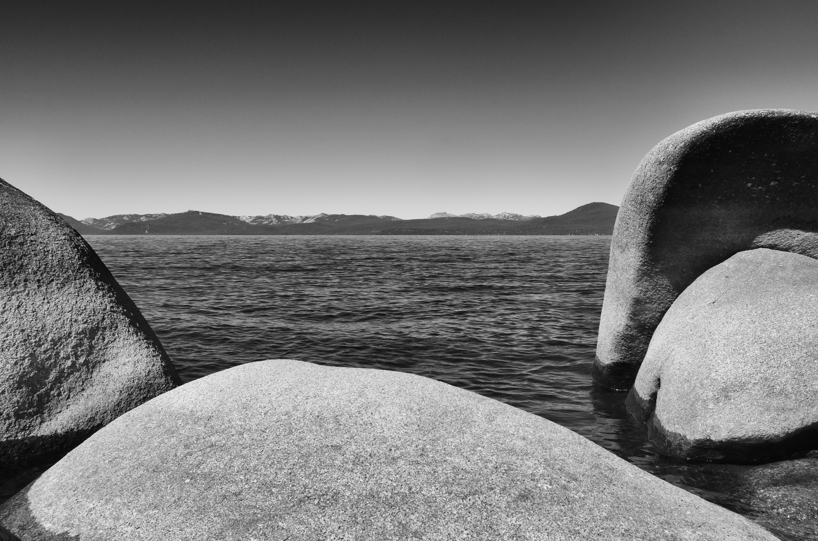 čierna a biela, monochromatické fotografovanie, neba, rock, fotografovanie, Monochrome, voda, mrak, odraz, krajina, horizont, stock photography, pokojný, zátišie fotografovanie
