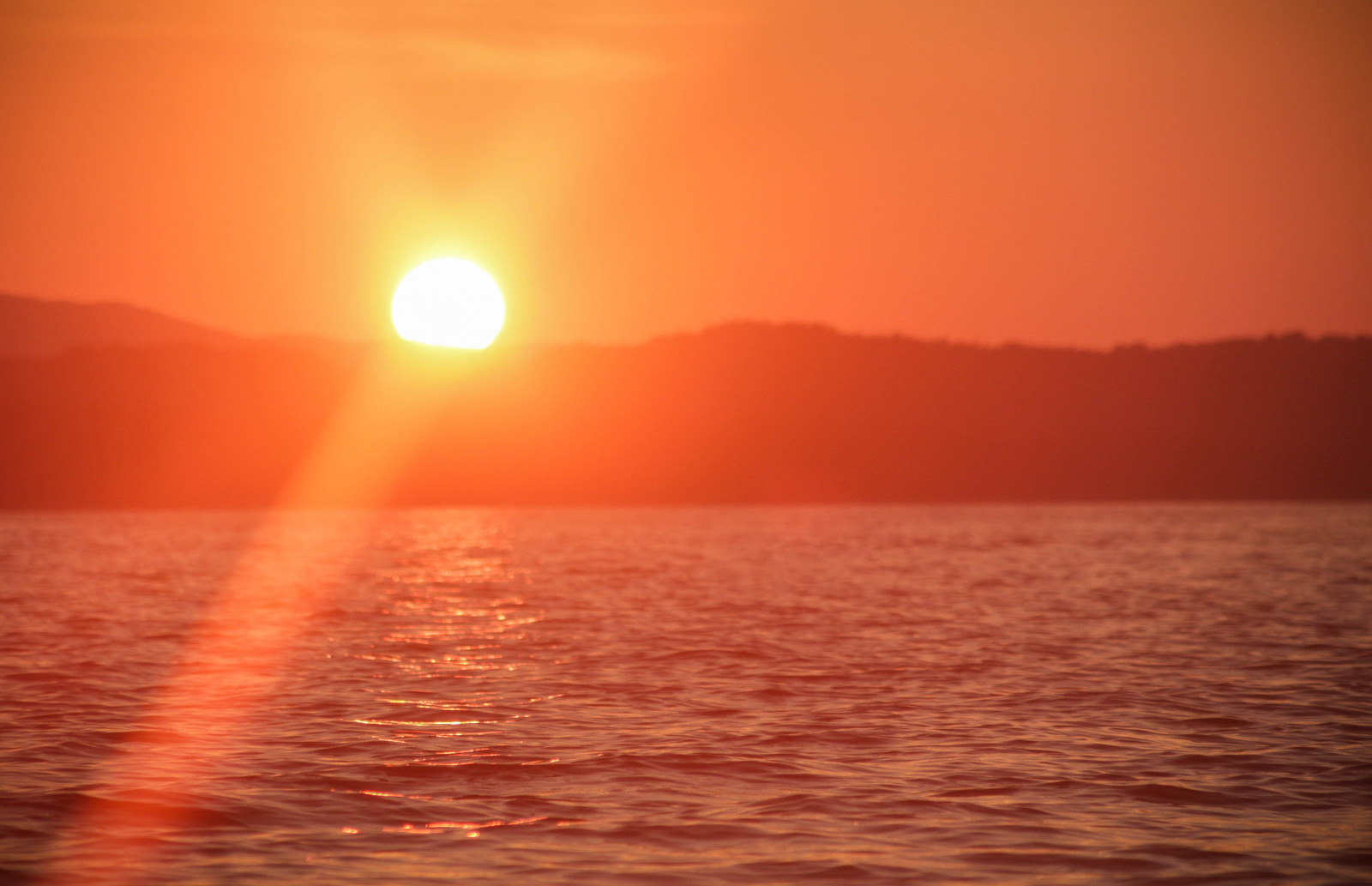 slunečnímu záření, krajina, západ slunce, moře, Červené, odraz, svítání, Norsko, večer, ráno, slunce, horizont, atmosféra, fjord, soumrak, svítání, oceán, vlna, atmosférický jev, odlesk