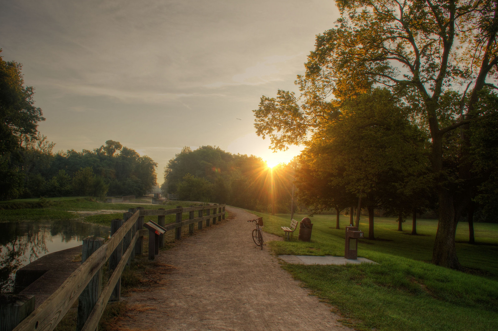 sollys, landskab, solnedgang, sø, vand, natur, afspejling, græs, himmel, parkere, Mark, solopgang, aften, morgen, flod, Sol, horisont, atmosfære, skumring, sti, kanal, Bank, sunburst, vådområde, Sky, træ, efterår, blad, daggry, plante, goldenhour, eng, bayou, sonyalpha, landdistrikt, vandveje, towpath, flodslette, sonyslta57, sonya57, sigma1850f2845, imcanal, iandmcanal, imcanaliandmcanal, auxsable, auxsablelock8