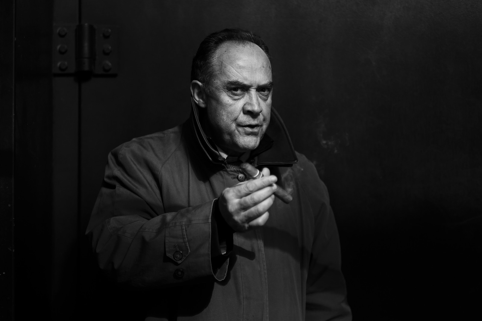 ansigt, sort, monokrom, portræt, gade, fotografering, Fujifilm, York, sort og hvid, ny, bw, sort hvid, mand, streetphoto, fotografi, nyc, fuji, mørke, streetphotography, fin kunst, oprigtig, bianco, candidportrait, streetportrait, candidphoto, ryger, streetshot, candidstreet, filmnoir, cigar, sort og hvid, monokrom fotografering, film noir, BiancoNero, newyorkcandid, newyorkstreetphotography, nystreet, streetshooter, fujilove, rammer, xphotographer, xphotographers, XT2, xf56mm12, fujifeed, jenskrauer, wwwjenskrauercom, wwwurbanframesnet