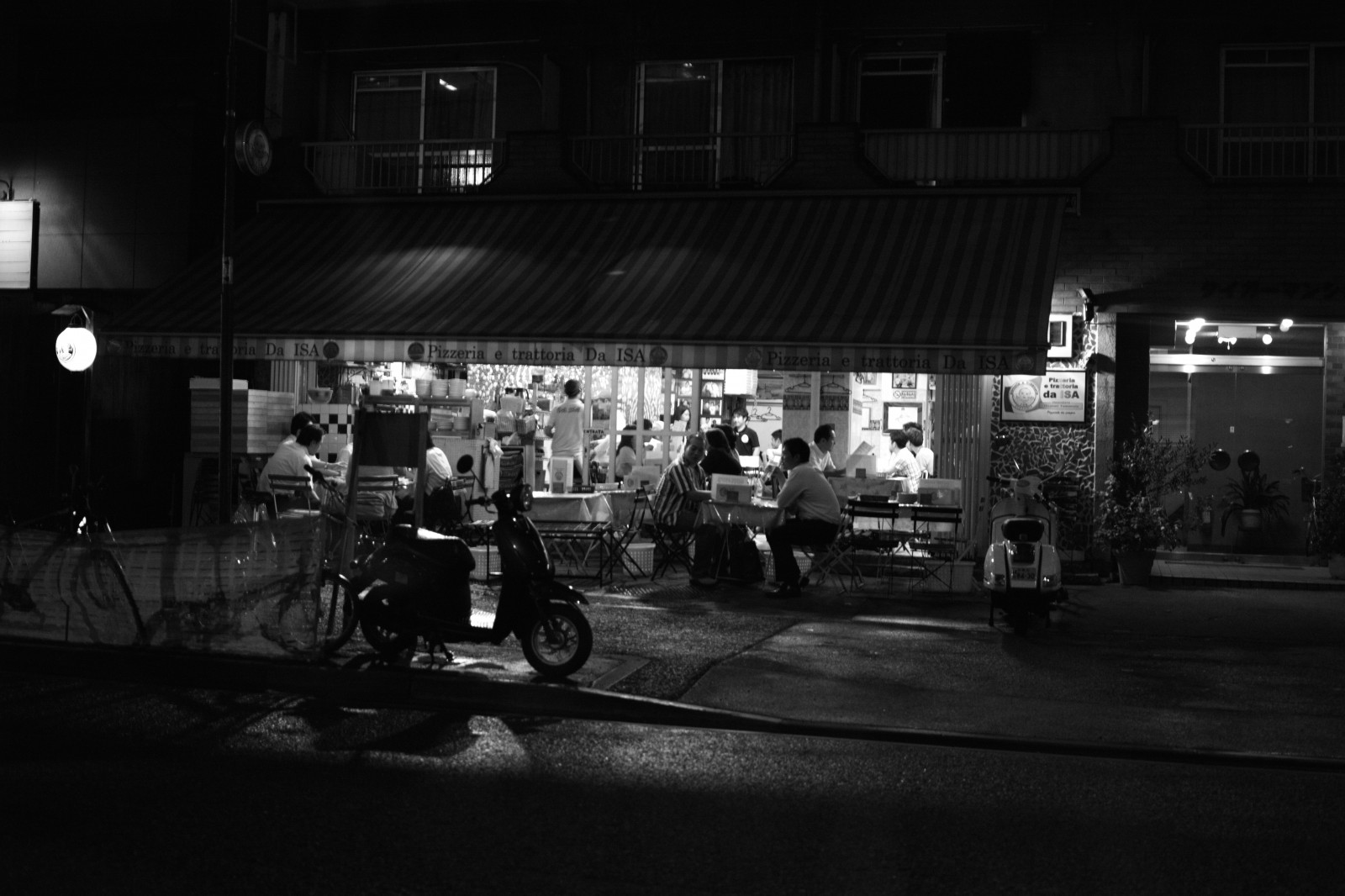 bílý, Černá, černobílý, ulice, noc, silnice, fotografování, Quattro, Tokio, infrastruktura, světlo, osvětlení, tvar, tma, sigma, dp, DP2, dp2quattro, dp2q, Černý a bílý, monochromatické fotografování, Film noir