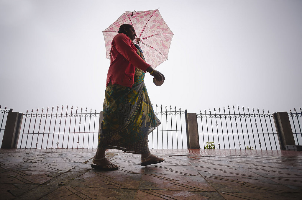 žena, Indie, hory, počasí, deštník, deštivý den, POV, Procházka, perspektivní, tamilnadu, Kodaikanal, hillstation, Západní Ghát, roi, sigma1020mm, travelphotography, Coakerswalk, úžasná Indie, rootsofindia, Kalspics, nikond7000