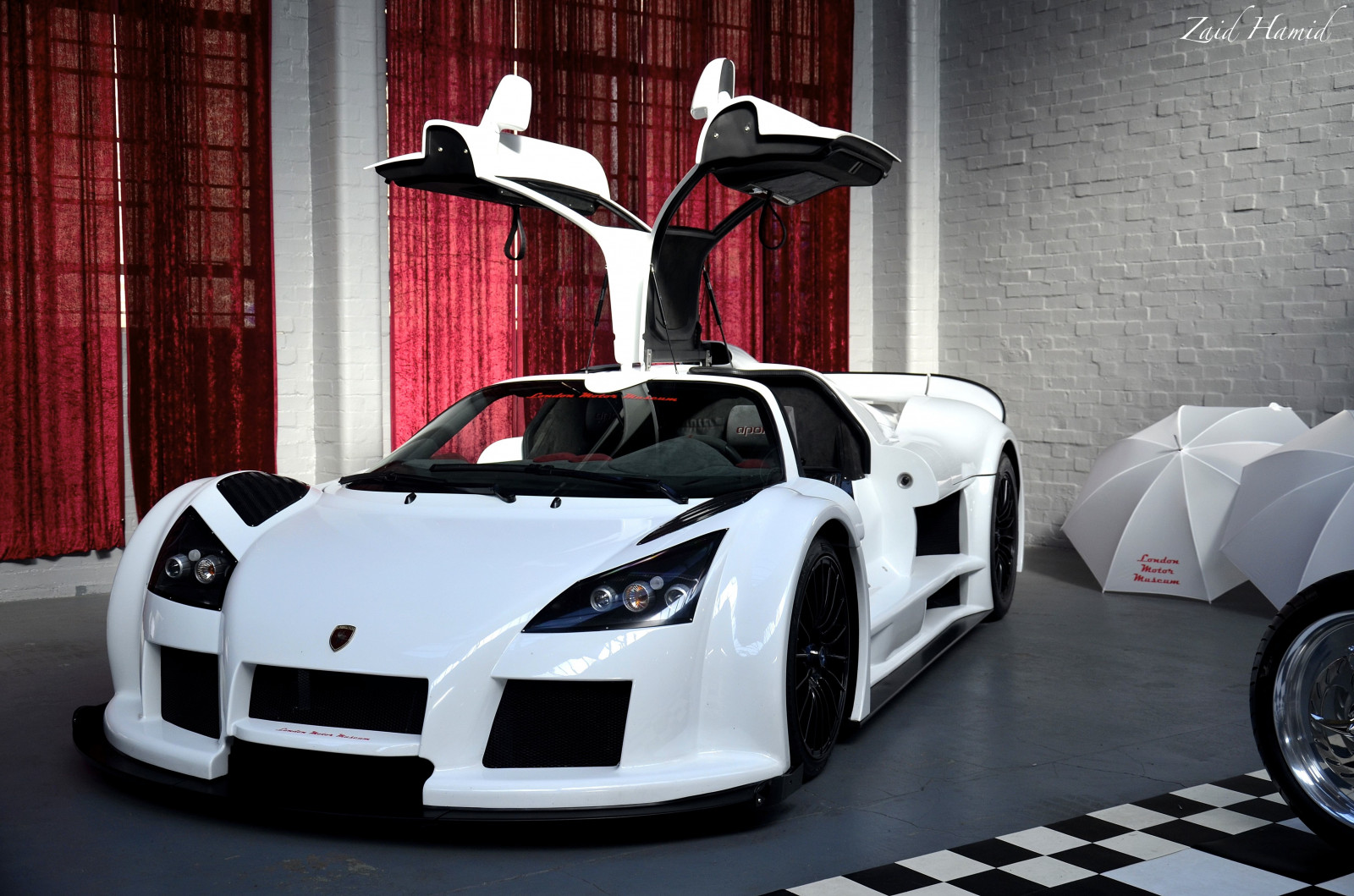 Wallpaper show, door, white, London, car, museum, doors, open, gull