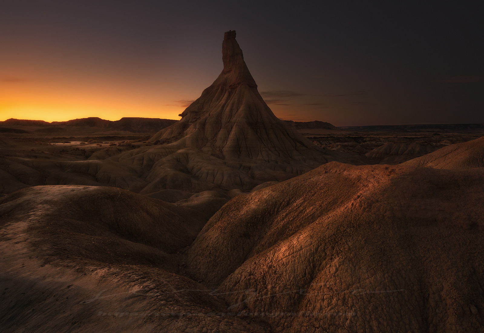 slunečnímu záření, krajina, západ slunce, kopec, Skála, písek, svítání, večer, ráno, poušť, Španělsko, horizont, údolí, divočina, soumrak, plošina, Formace, Terén, mrak, hora, butte, svítání, Castil, přírodní prostředí, atmosférický jev, horských reliéf, landform, geografický rys, vádí, badlands, Liparské landform, navarra, Bardenas, reales, Arguedas