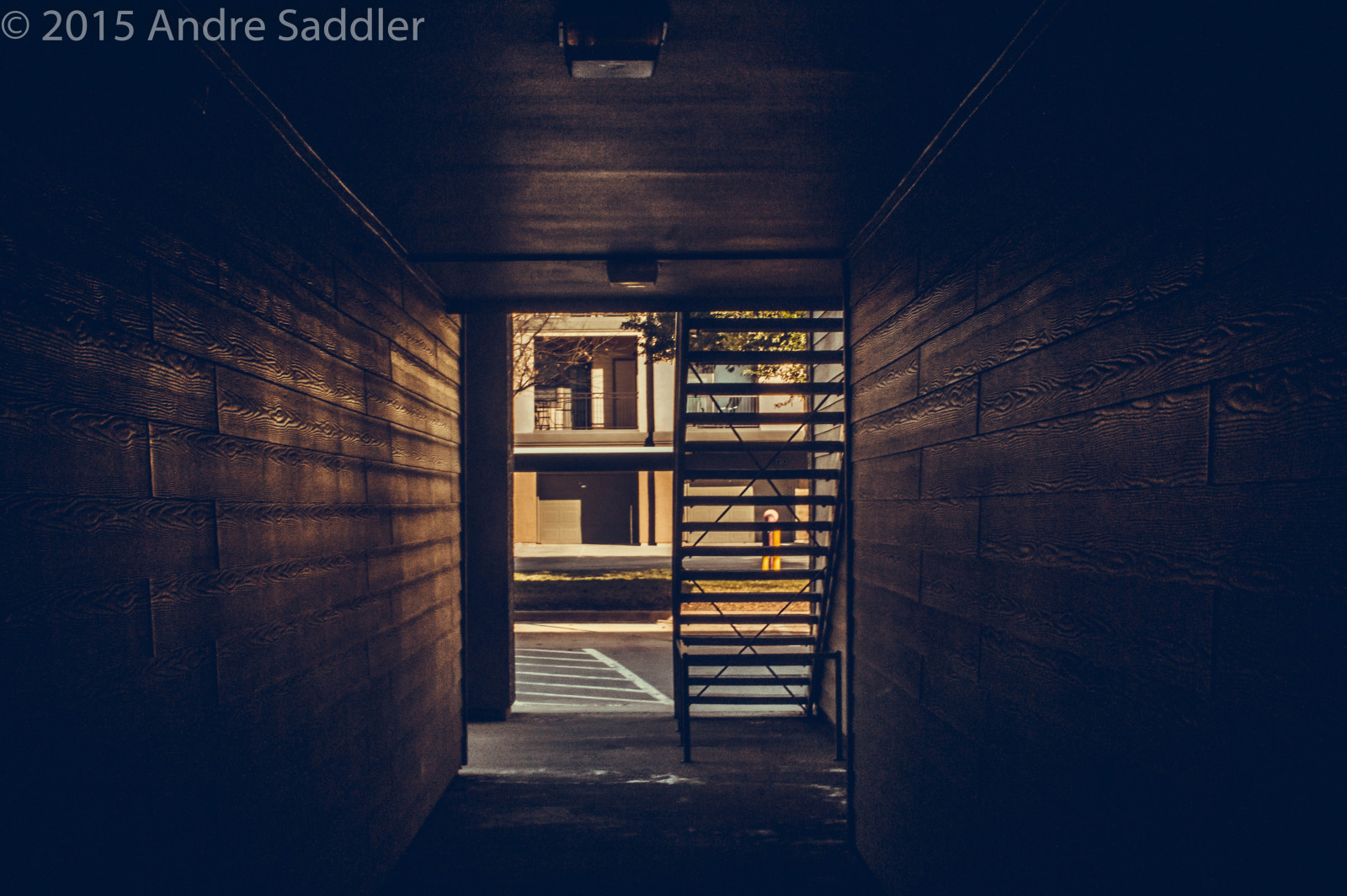 sollys, hvid, nat, afspejling, væg, symmetri, hus, blå, Lightroom, lys, farve, belysning, form, linje, mørke