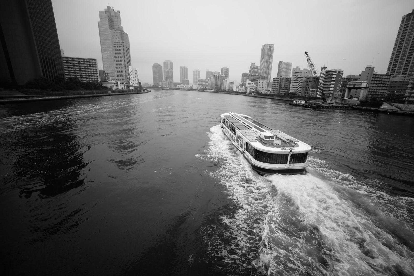 Černá, černobílý, moře, panoráma města, odraz, vozidlo, fotografování, panoráma, ráno, pobřeží, řeka, horizont, Leica, Tokio, M, počasí, tělesné, vlna, tma, sumidariver, sumidagawa, leicam, typ240, SWH, swh15mm, superwideheliar, voigtla nder, superwideheliar15mm, atmosférický jev, vodní, Černý a bílý, monochromatické fotografování