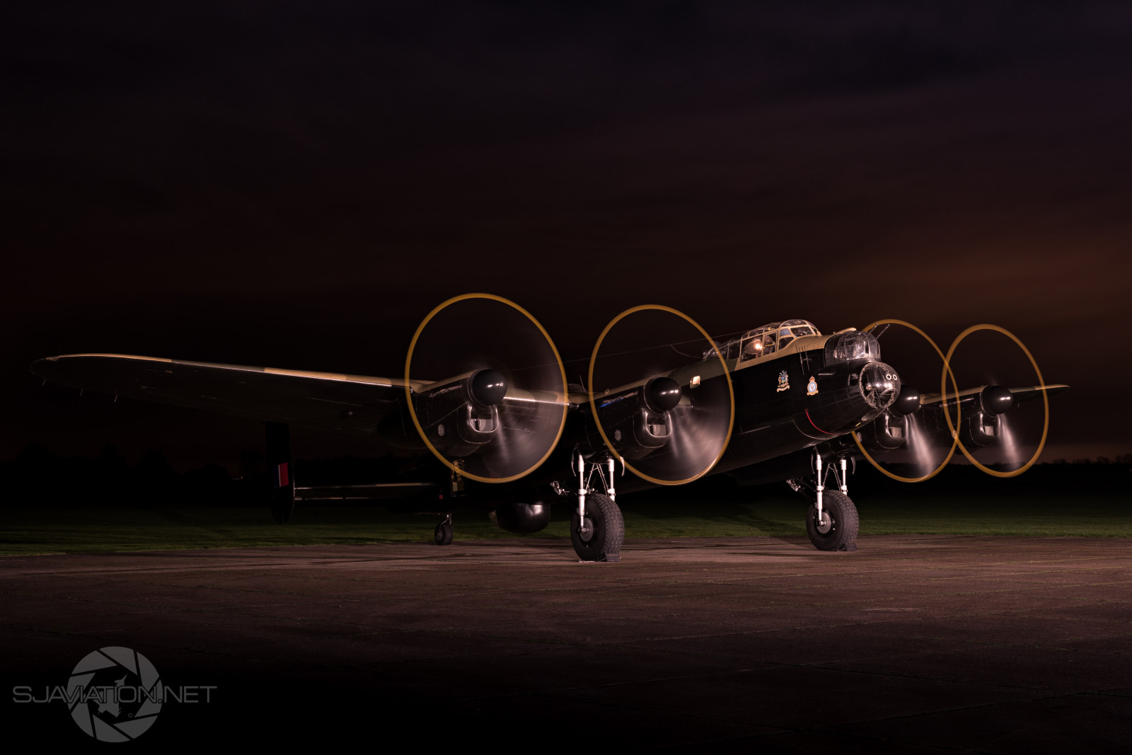 nat, fly, Nikon, Merlin, lys, Lancaster, belysning, luftfart, mørke, skærmbillede, Rolls Royce, computer tapet, atmosfære af jord, makrofotografering, 2. verdenskrig, Avro, sjaviationnet, bombercommand, justjane, eastkirkby, nx611, bombercountry, aviatonphotography